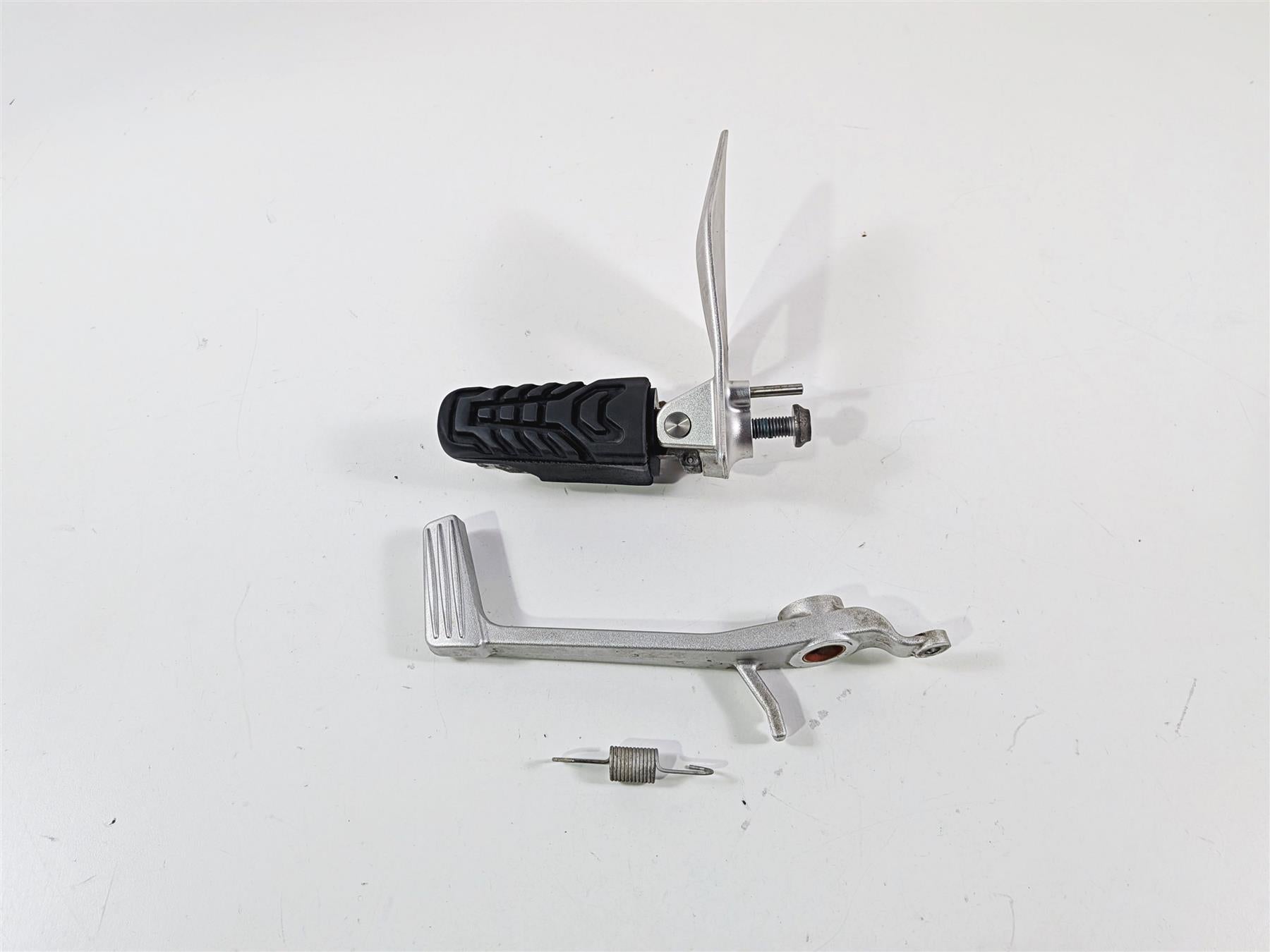 2016 BMW R1200RT RT RTW K52 Right Foot Peg & Brake Pedal 46718535642 46718560382 {{ shop.shopifyCountryName }} - Mototech271