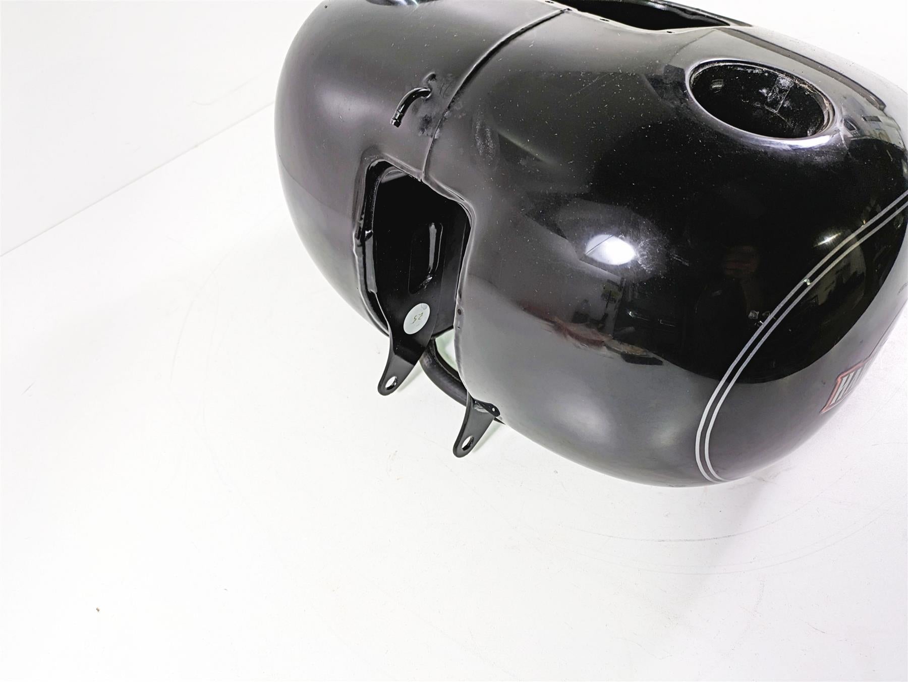2008 Harley FLSTC Softail Heritage Fuel Gas Petrol Tank 5 Gallon - Read 61000800 {{ shop.shopifyCountryName }} - Mototech271