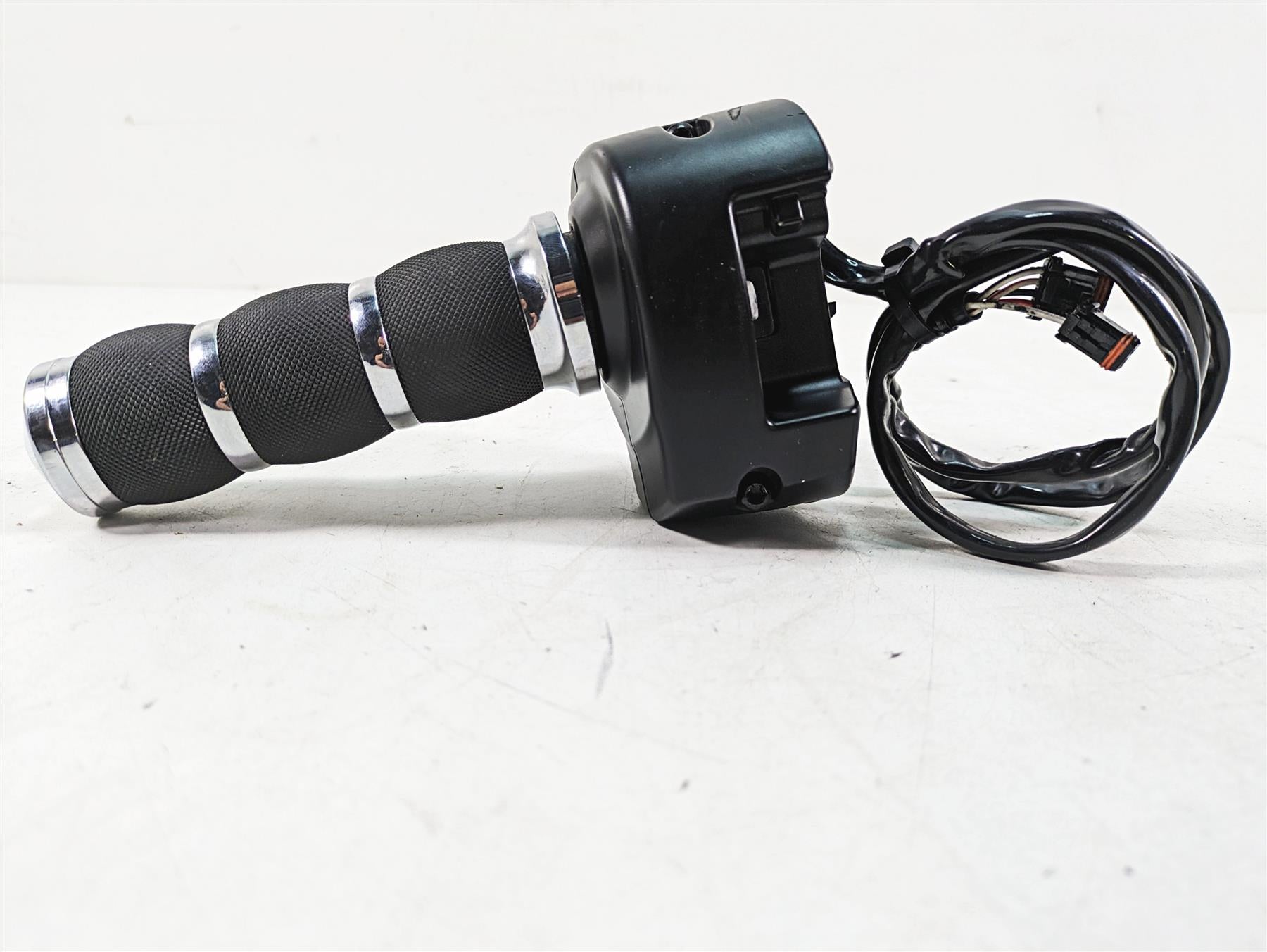 2020 Harley Touring FLHX Street Glide Right Control Switch Boom Box Gts 71500501 {{ shop.shopifyCountryName }} - Mototech271