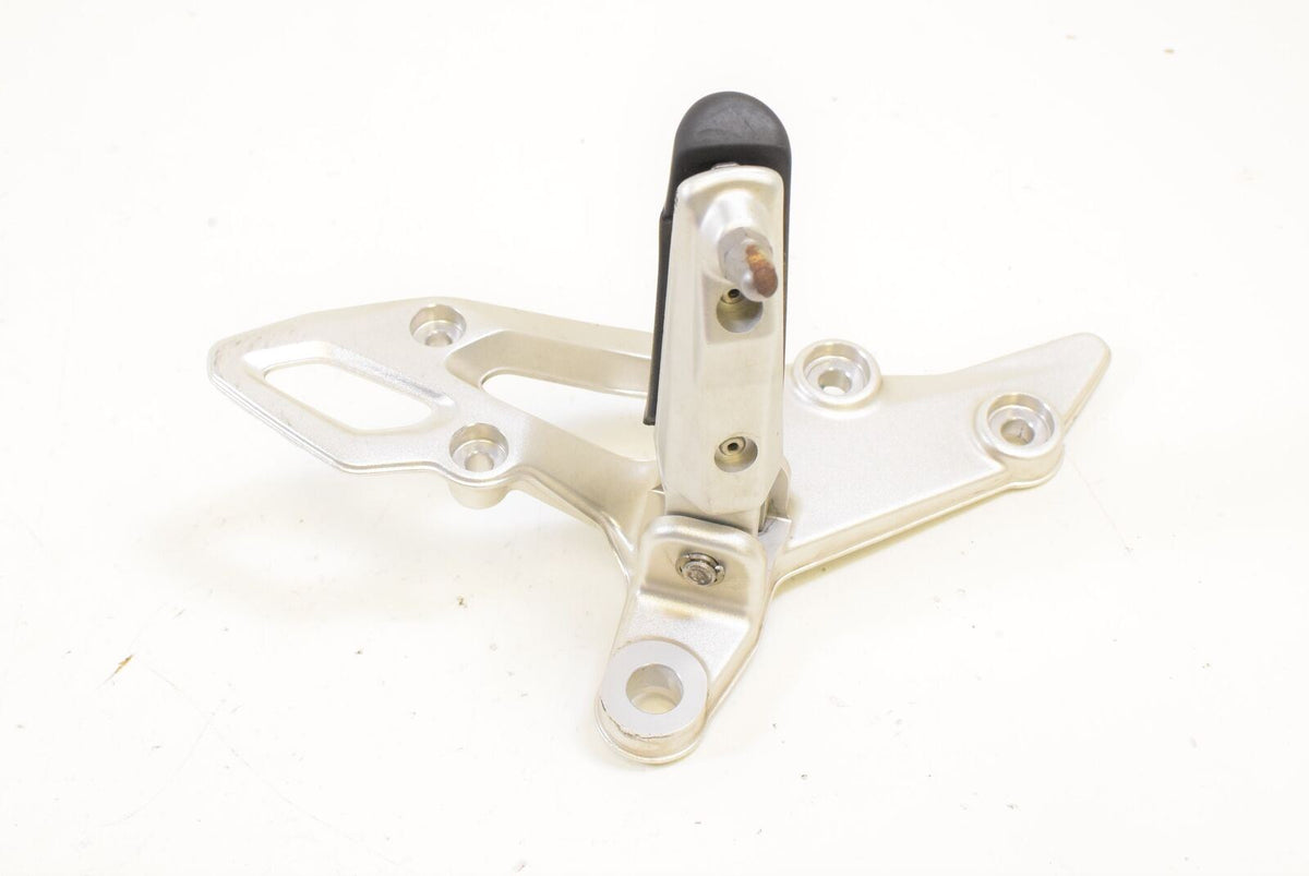 2016 BMW R1200R R1200 R K53 Right Rider Driver Footpeg Foot Peg 46718540797 {{ shop.shopifyCountryName }} - Mototech271