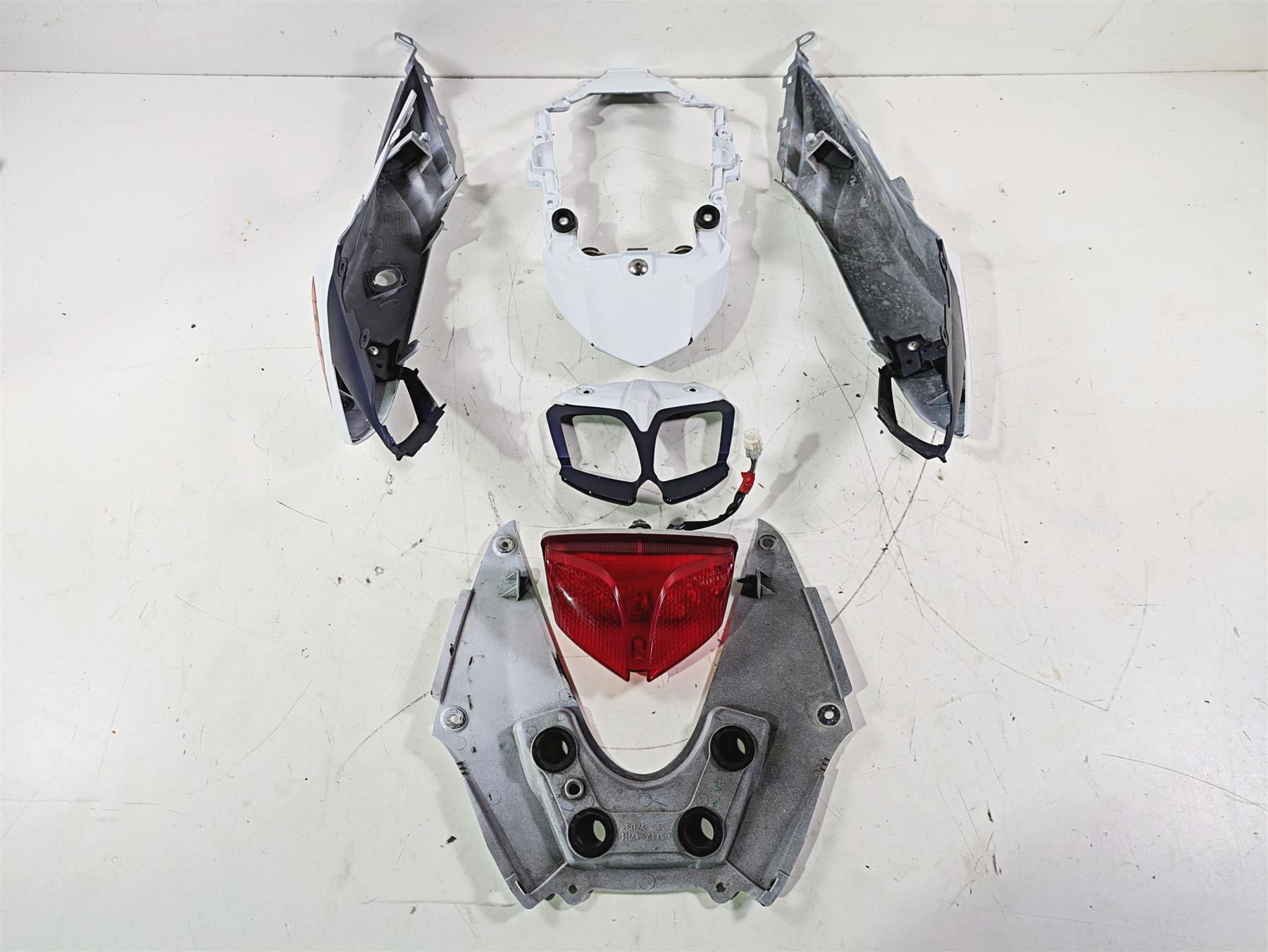 2016 Suzuki GSXR1000 Tail Fairing Cover & Taillight Set 47310-47H00 {{ shop.shopifyCountryName }} - Mototech271