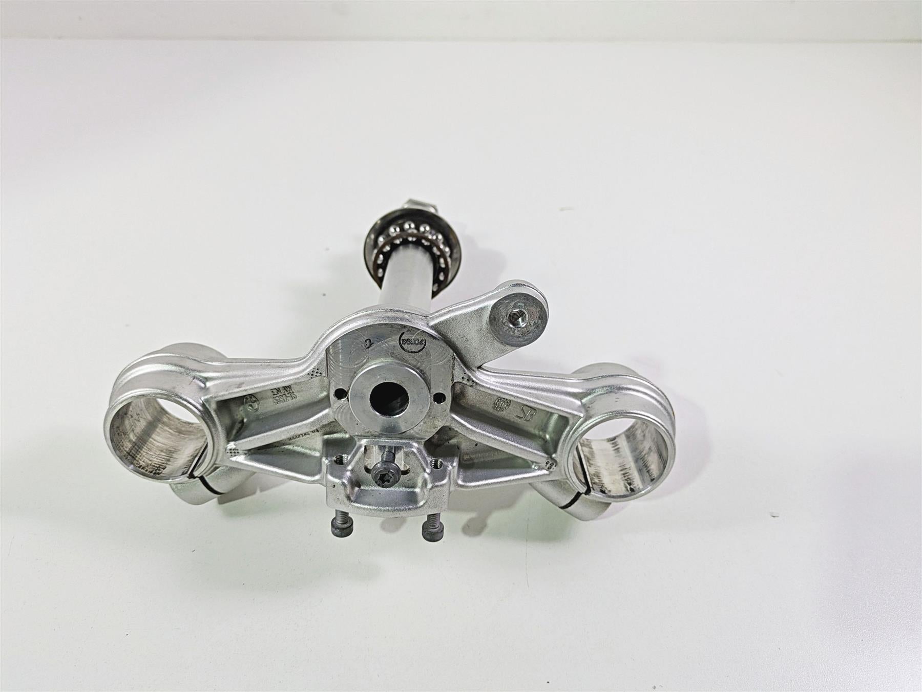 2022 BMW RnineT Pure K22 Lower Triple Tree Steering Clamp 31428558481 {{ shop.shopifyCountryName }} - Mototech271