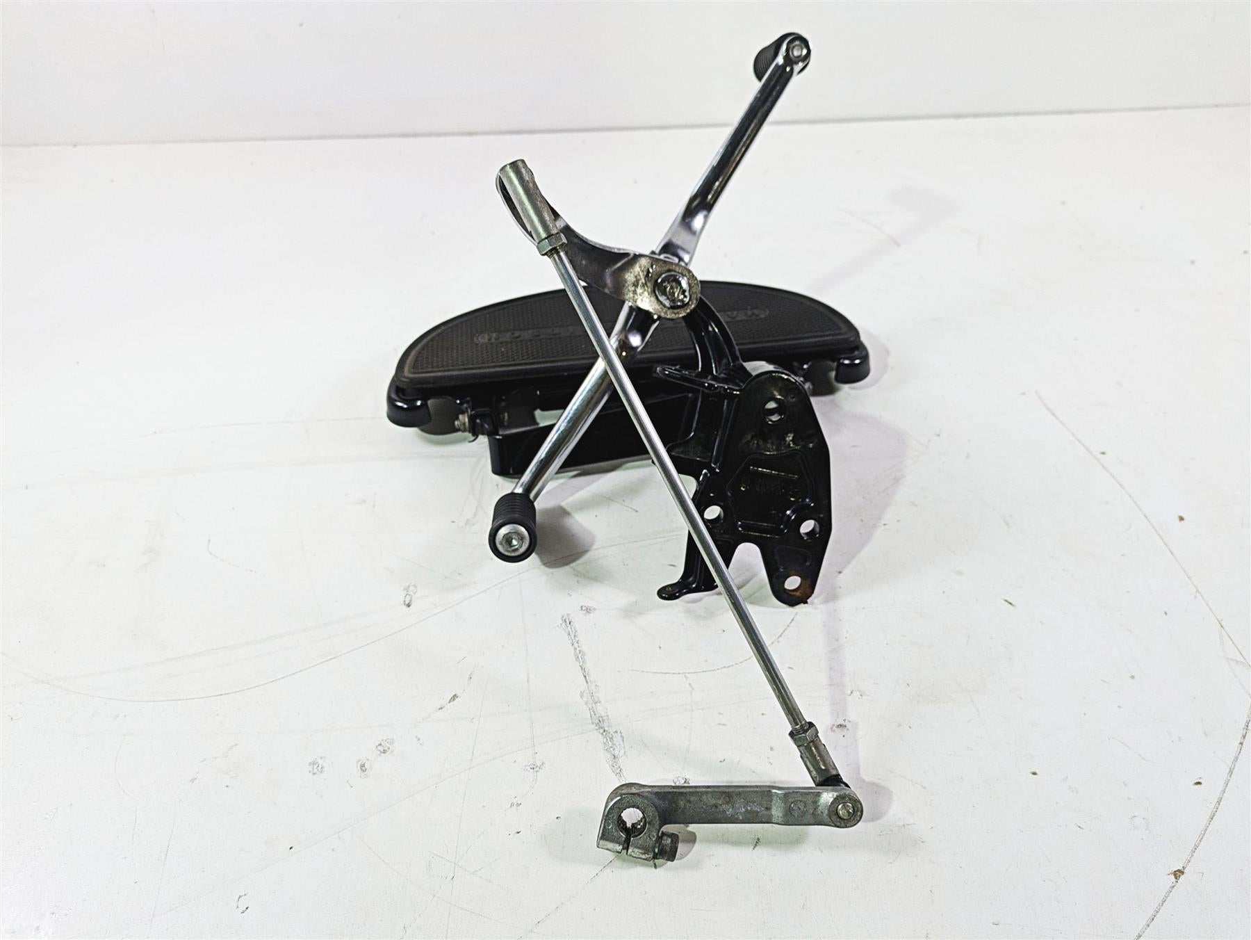 2017 Harley FLS Softail Slim Left Front Floorboard & Shifter 33630-07A 33895-82E {{ shop.shopifyCountryName }} - Mototech271