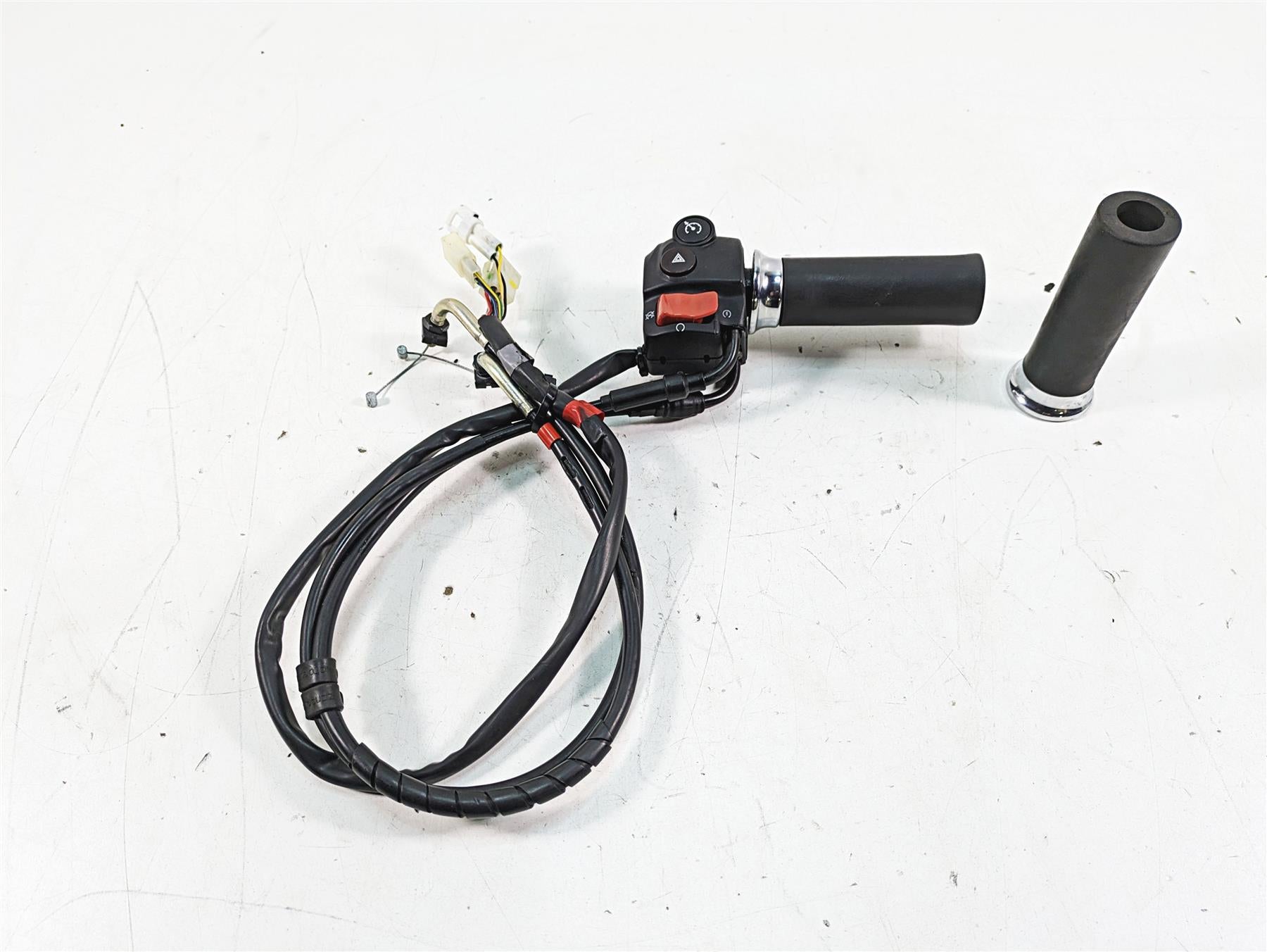 2014 Moto Guzzi California 1400 T Right Cruise Control Throttle Switch B063030 {{ shop.shopifyCountryName }} - Mototech271