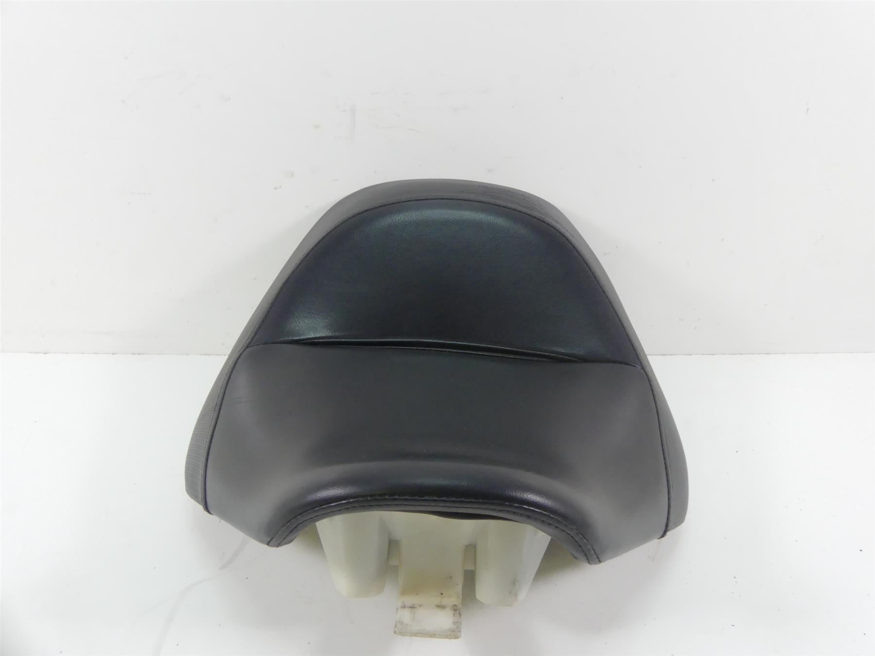 2007 Suzuki M109R VZR1800 Boulevard Front Seat Saddle -Read 45100-48G11-EGZ {{ shop.shopifyCountryName }} - Mototech271