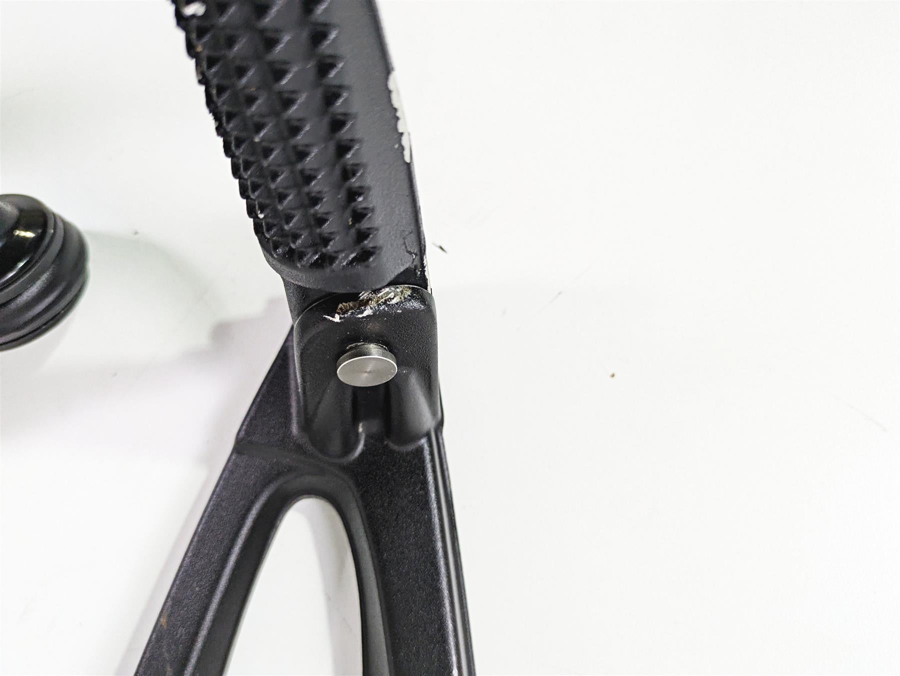 2014 BMW K1300S K40 Passenger Footpeg Foot Peg Set 46717715783 46717715784 {{ shop.shopifyCountryName }} - Mototech271
