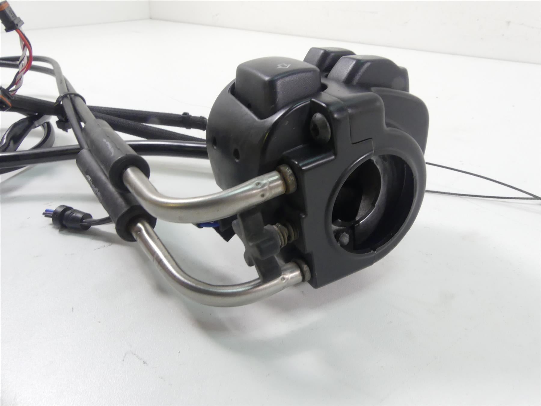 2013 Harley FXDWG Dyna Wide Glide Right Hand Control Switch -Read 71500068 {{ shop.shopifyCountryName }} - Mototech271