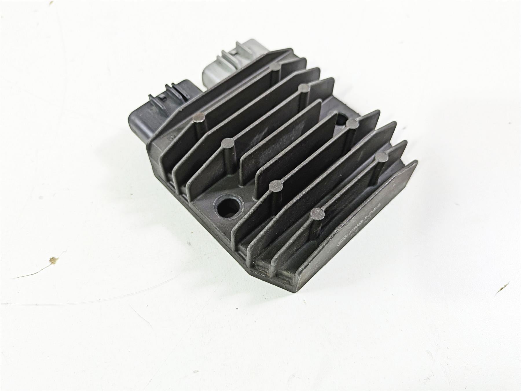 2008 Yamaha XVS1300 V-Star Tourer Rectifier Voltage Regulator 1D7-81960-01-00 {{ shop.shopifyCountryName }} - Mototech271