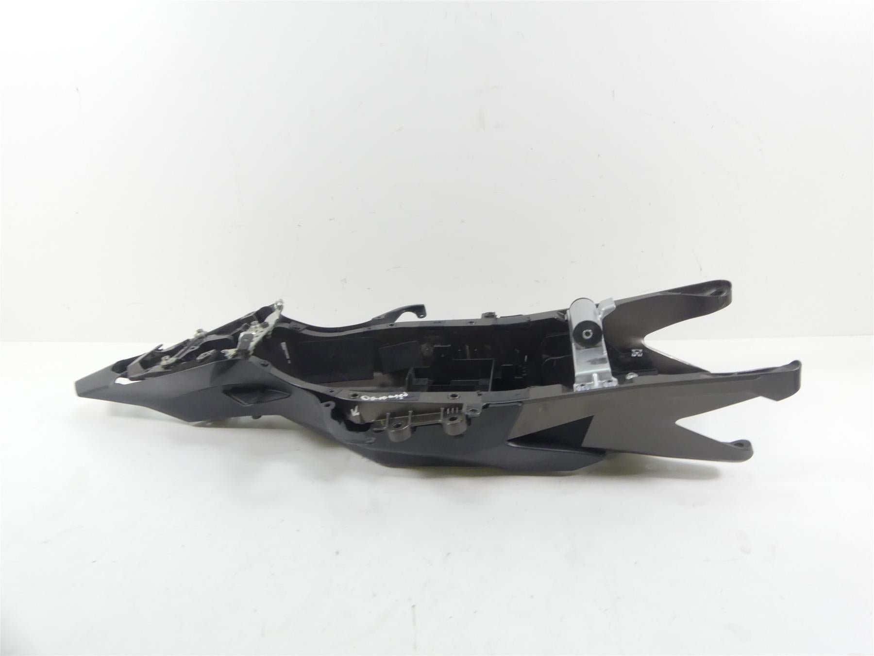 2016 Yamaha YZF-R1 S RN32 Subframe Sub Frame & Inner Fender -Read 2CR-21190-00