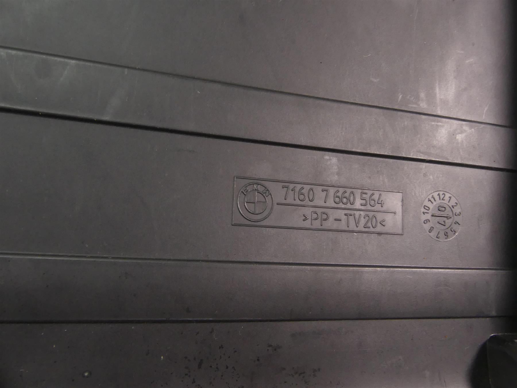 2008 BMW R1200GS K25 Rear Trunk Top Case Luggage Box & Mount 71607660564 {{ shop.shopifyCountryName }} - Mototech271