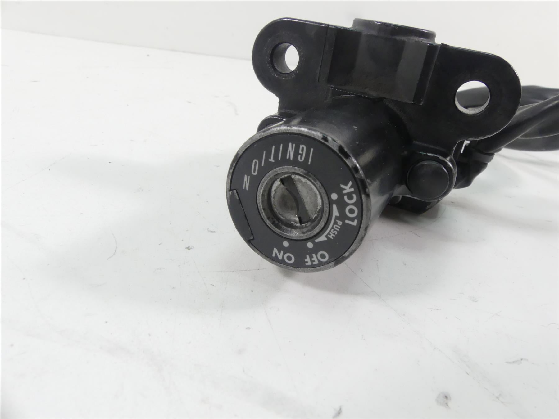 2007 Yamaha FZ1 Fazer Ignition Switch Key Tank Seat Lock Set 3C3-82501-10-00 {{ shop.shopifyCountryName }} - Mototech271