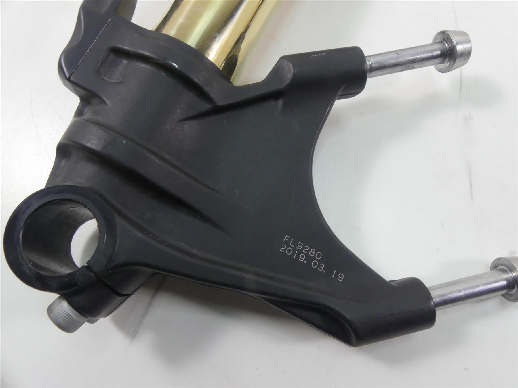 2020 Triumph Speed Triple RS 1050 Front Ohlins Forks -Bent for Parts T2044036 {{ shop.shopifyCountryName }} - Mototech271