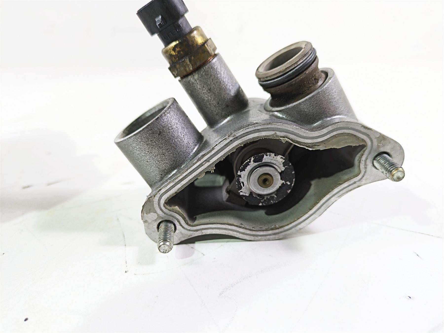 2010 Harley VRSCF Muscle Rod Waterpump Water Pump Housing Set 26750-01KA {{ shop.shopifyCountryName }} - Mototech271