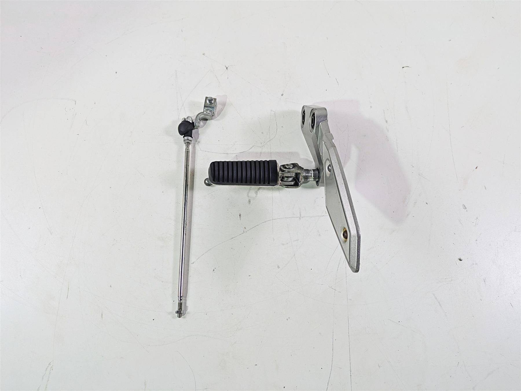 2009 Yamaha FZ1 FZS10 Fazer Left Rider Footpeg Shifter Parts Set 2D1-27442-00-00 {{ shop.shopifyCountryName }} - Mototech271