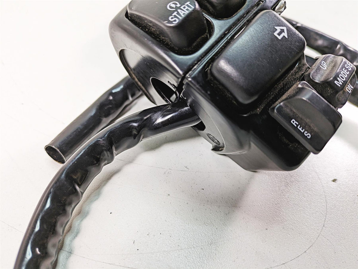 2011 Harley Touring FLTRU Road Glide Right Hand Control Switch - Read 71682-06A {{ shop.shopifyCountryName }} - Mototech271