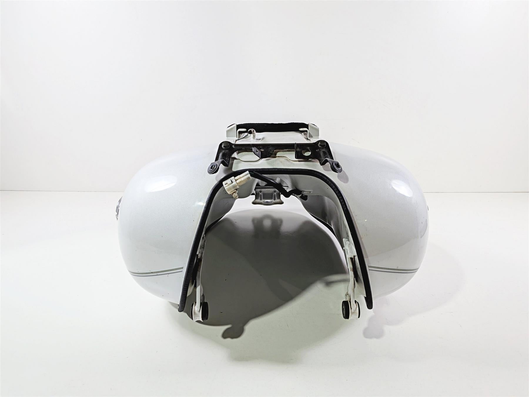 2006 Yamaha XVZ1300 Royal Star Fuel Gas Petrol Tank White 1D6-Y2410-10-05 {{ shop.shopifyCountryName }} - Mototech271