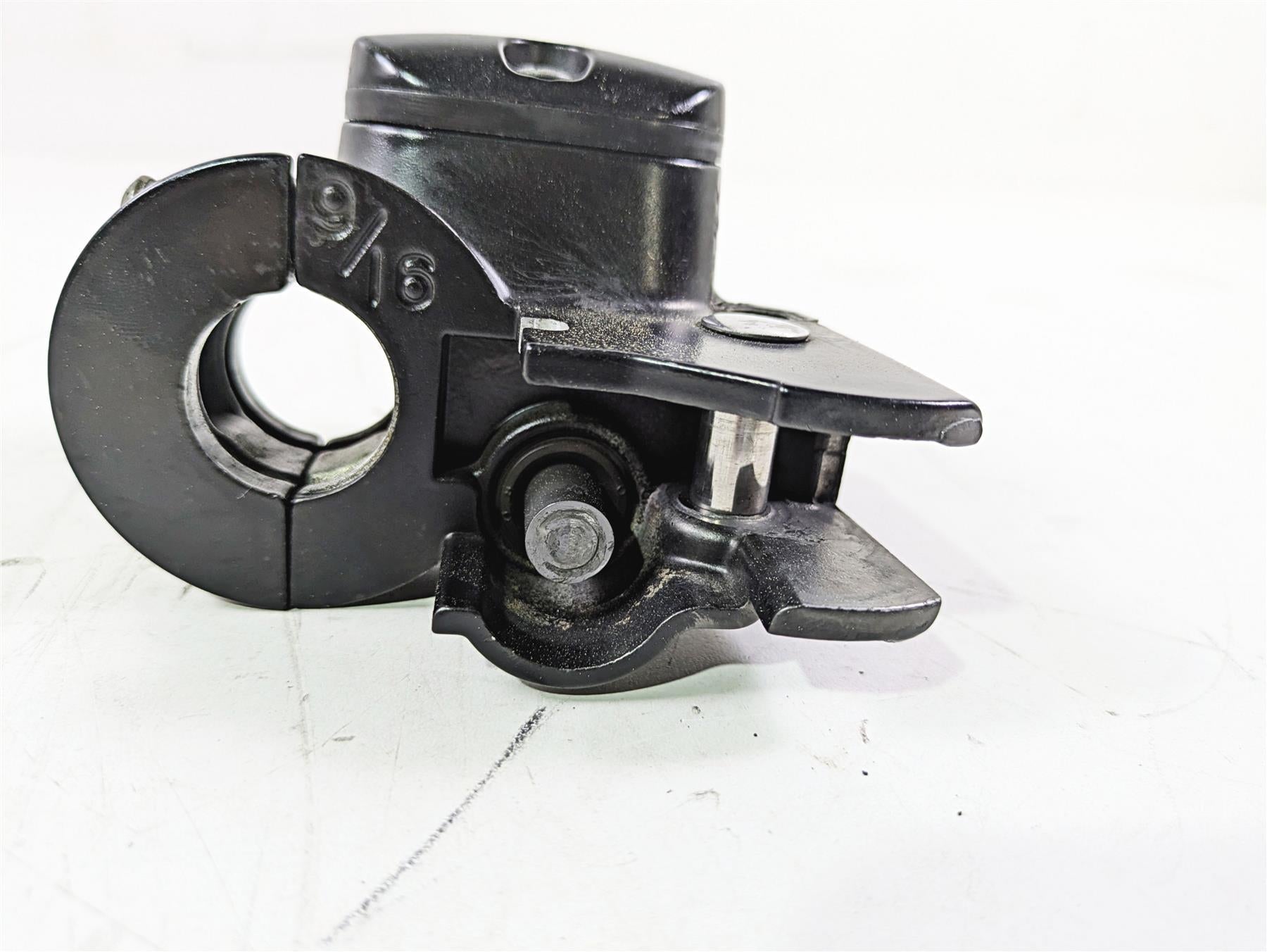 2002 Harley Dyna FXDL Low Rider Front Brake Master Cylinder 9/16" 45019-96F {{ shop.shopifyCountryName }} - Mototech271