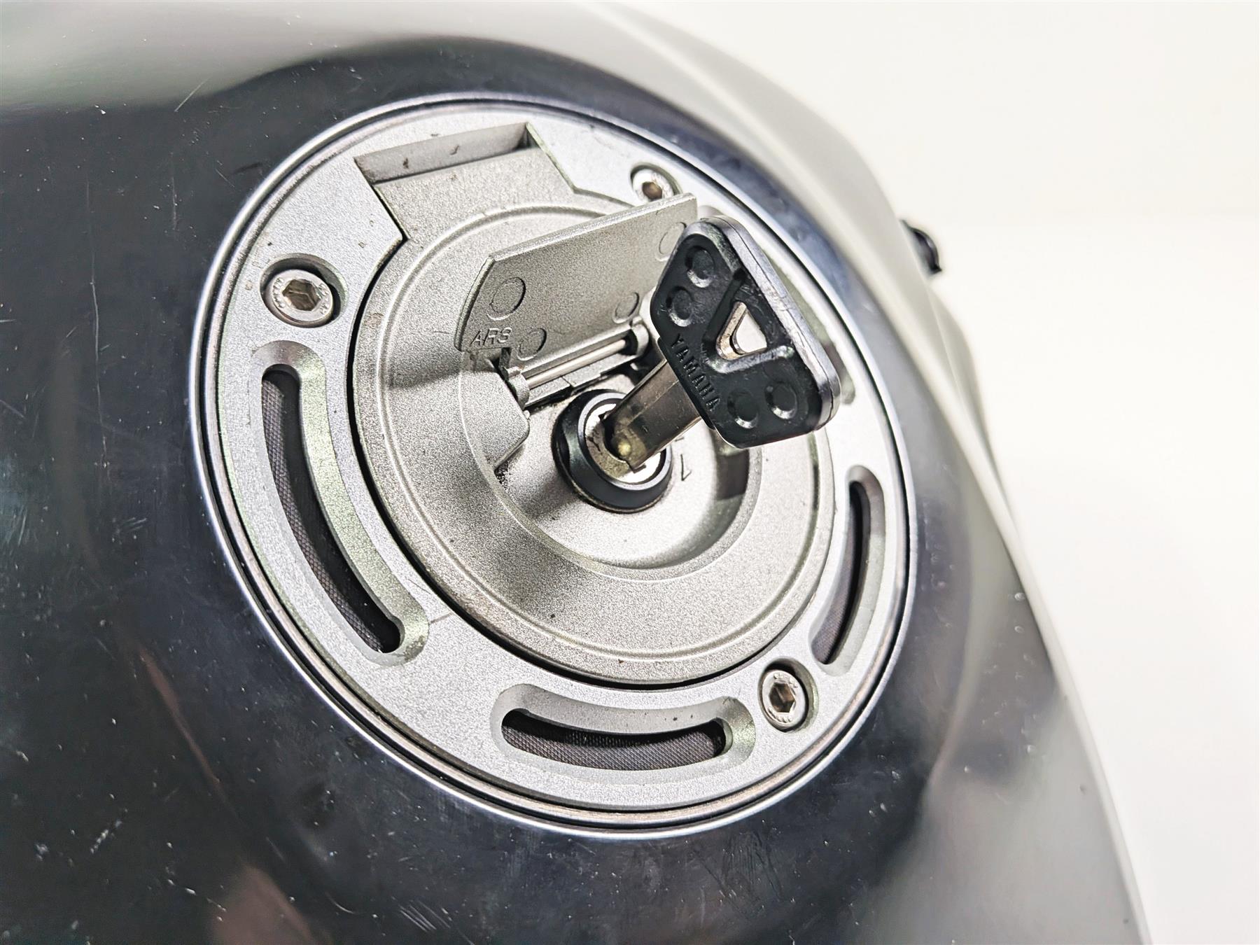 2023 Yamaha MT10 MTN1000 Fuel Gas Petrol Tank Lid & Key -No Dent B67-24110-01-P0 {{ shop.shopifyCountryName }} - Mototech271