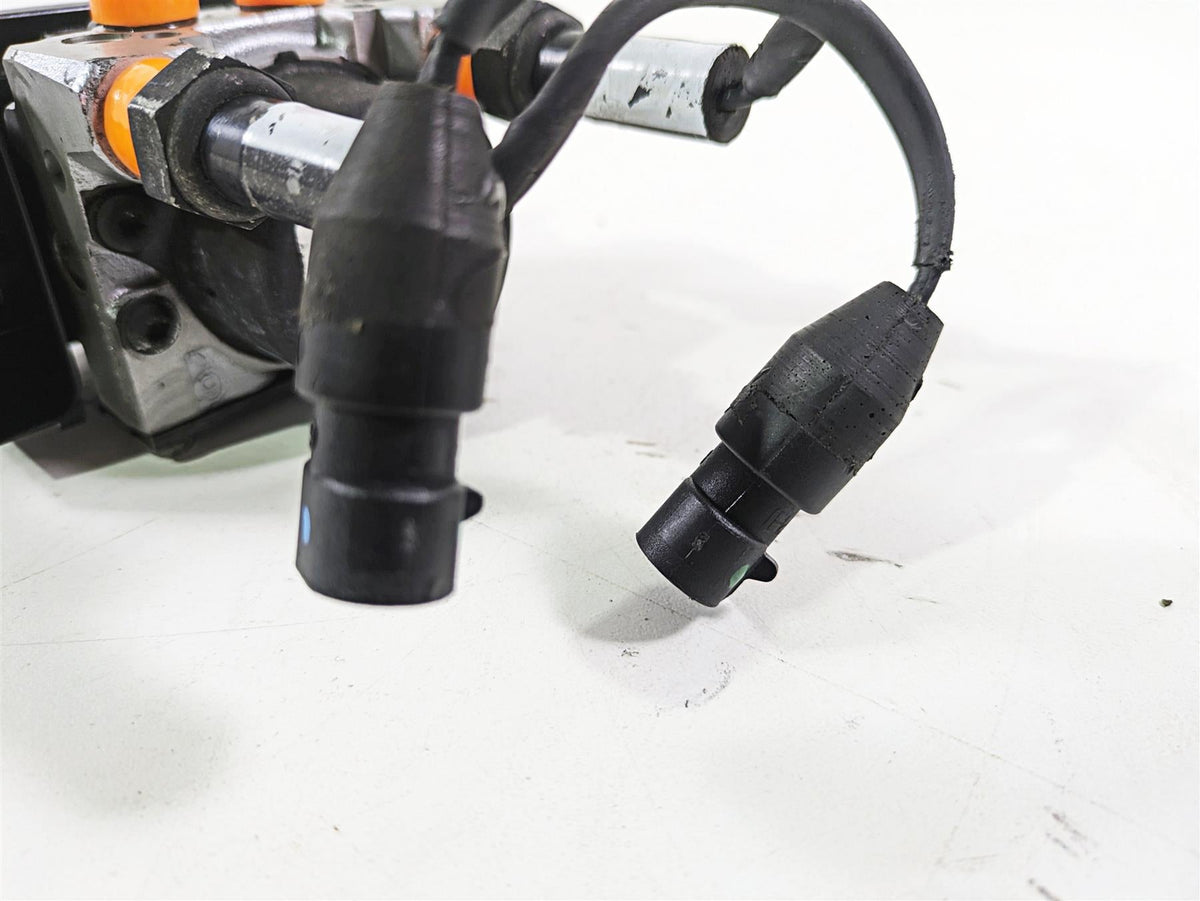 2018 Indian Chieftain Dark Horse Abs Brake Pump Module Unit 2204981 {{ shop.shopifyCountryName }} - Mototech271