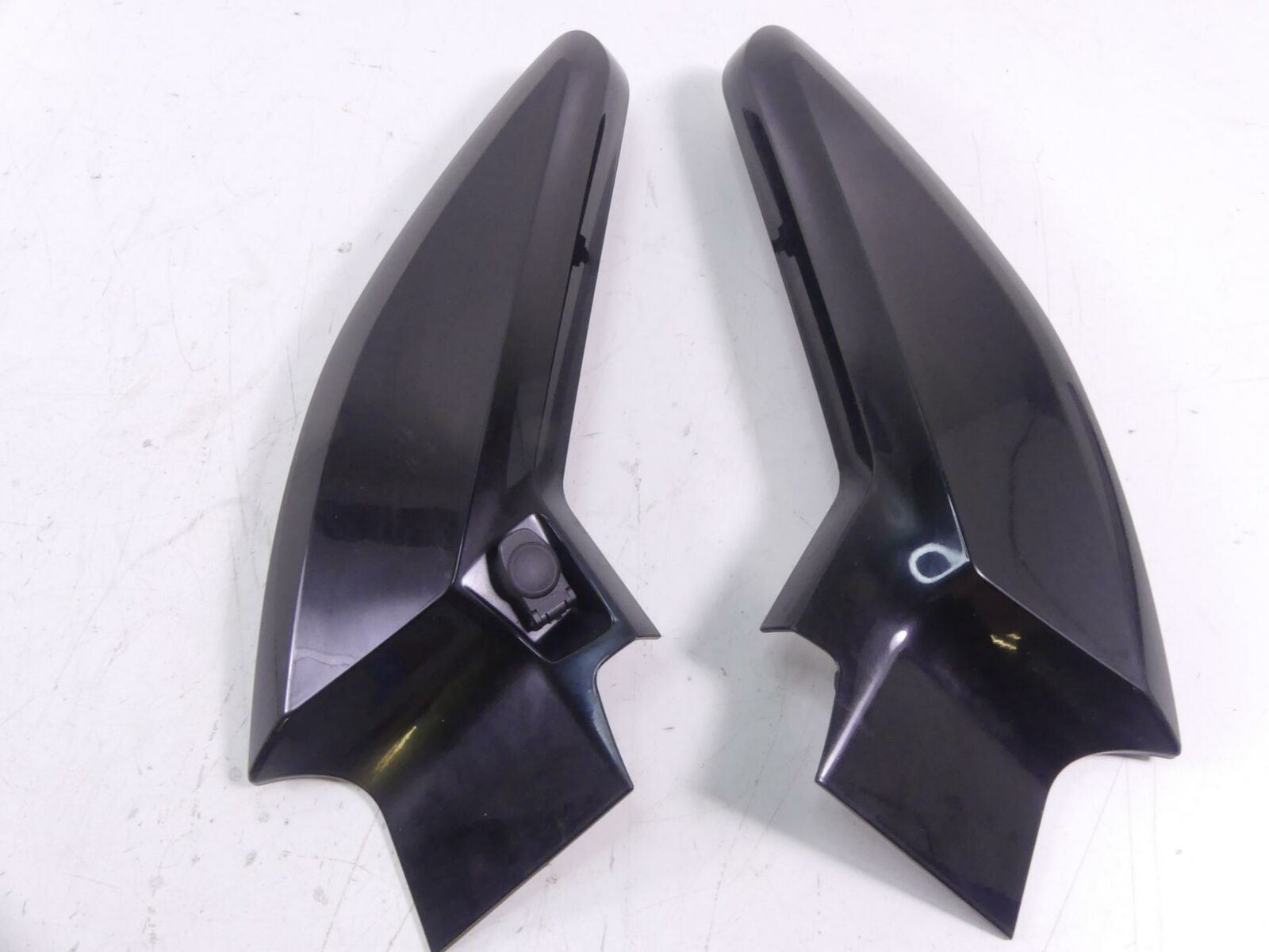 2018 BMW K1600 Bagger Between Leg Side Cover Faring Cowl Set 8557353 {{ shop.shopifyCountryName }} - Mototech271