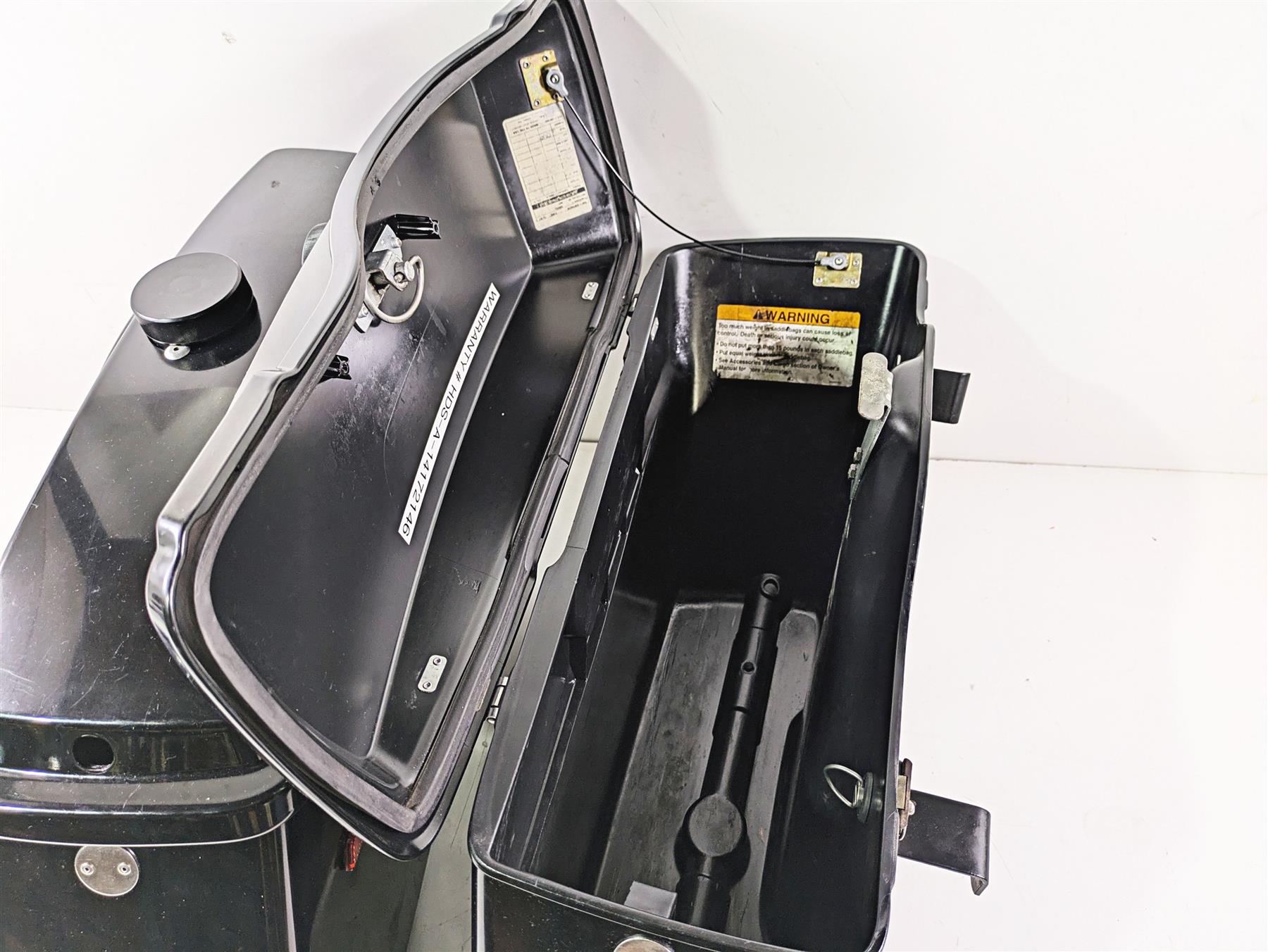 2008 Harley Touring FLHTP Electra Glide Saddlebag Saddle Bag Set 90634-93 {{ shop.shopifyCountryName }} - Mototech271