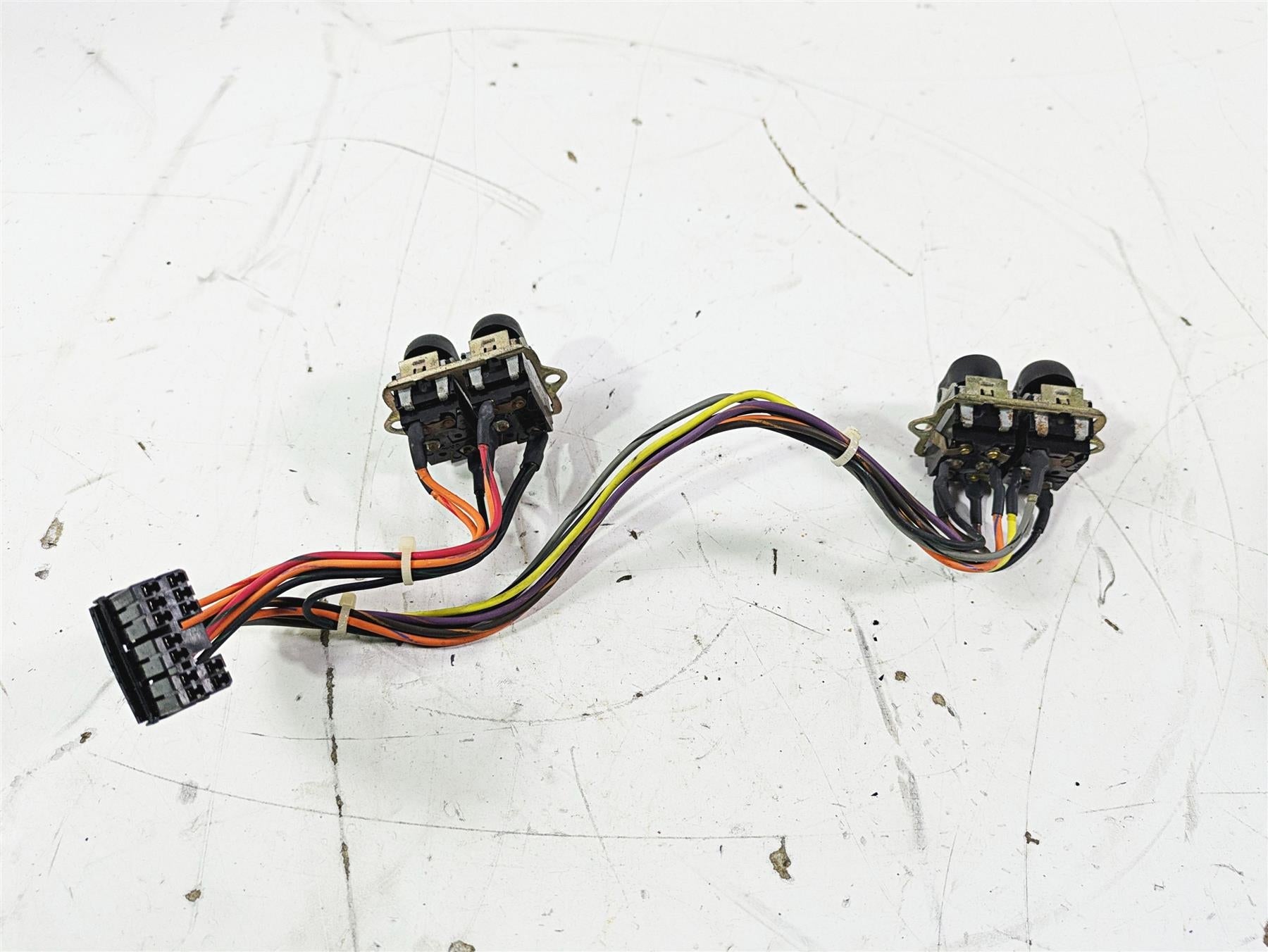 2003 Harley Touring FLHTCUI E-Glide 100th Auxiliary Switch Set 70271-98 {{ shop.shopifyCountryName }} - Mototech271