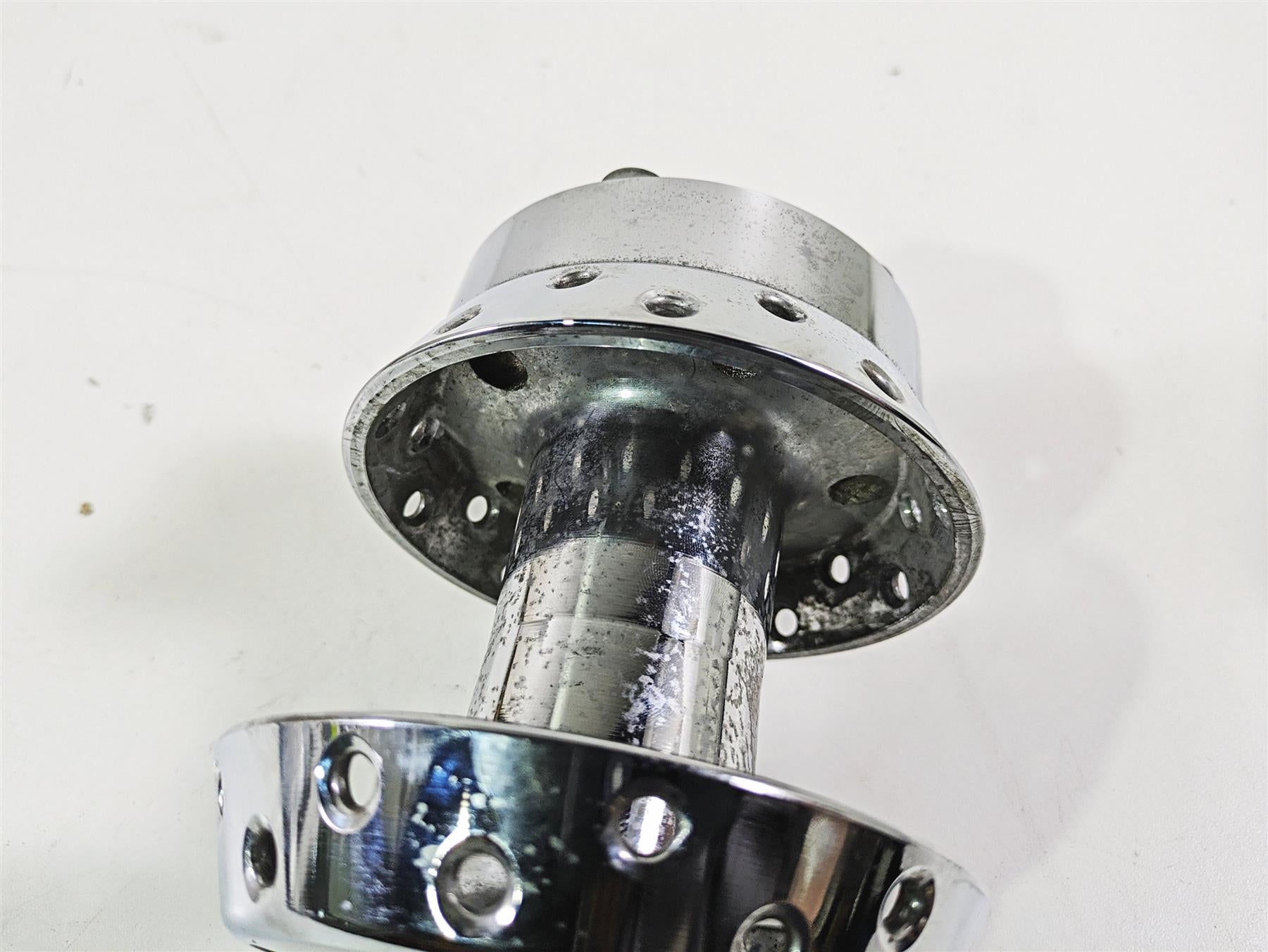 2003 Harley FLSTC Softail Heritage 100th Front Wheel Rim Hub 3/4" 43672-00 {{ shop.shopifyCountryName }} - Mototech271