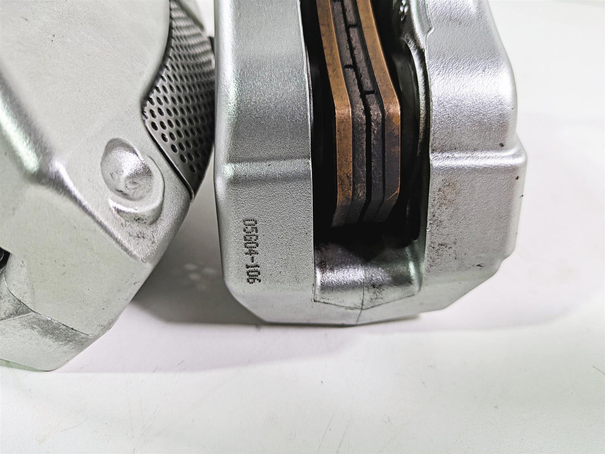2006 Harley VRSCR Street V-Rod Front Brake Caliper Set Silver 44505-06A 44506-06 {{ shop.shopifyCountryName }} - Mototech271