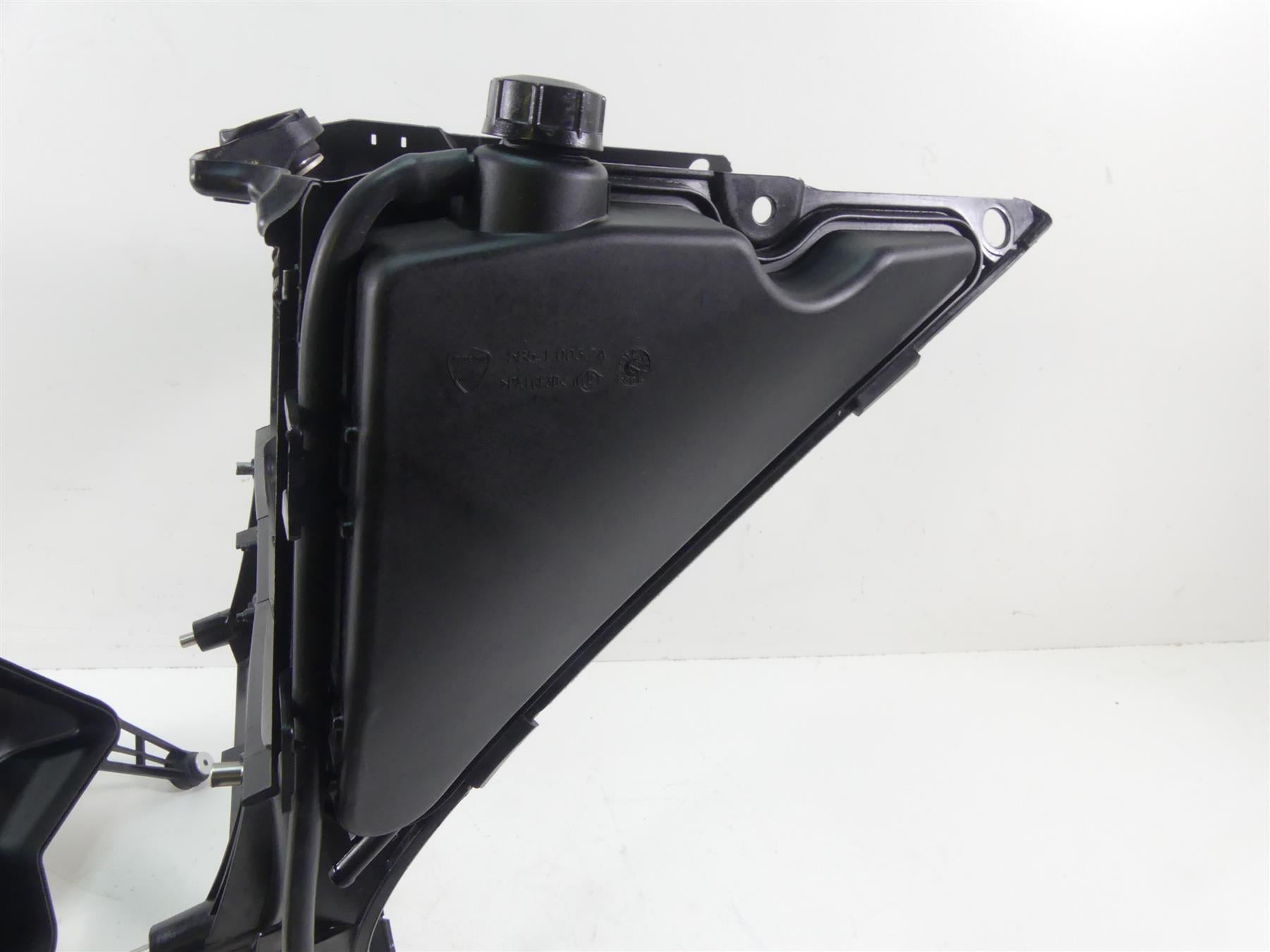 2020 Ducati Panigale V2 Coolant Fan & Radiator Cover Reservoir Set 8292A342A {{ shop.shopifyCountryName }} - Mototech271