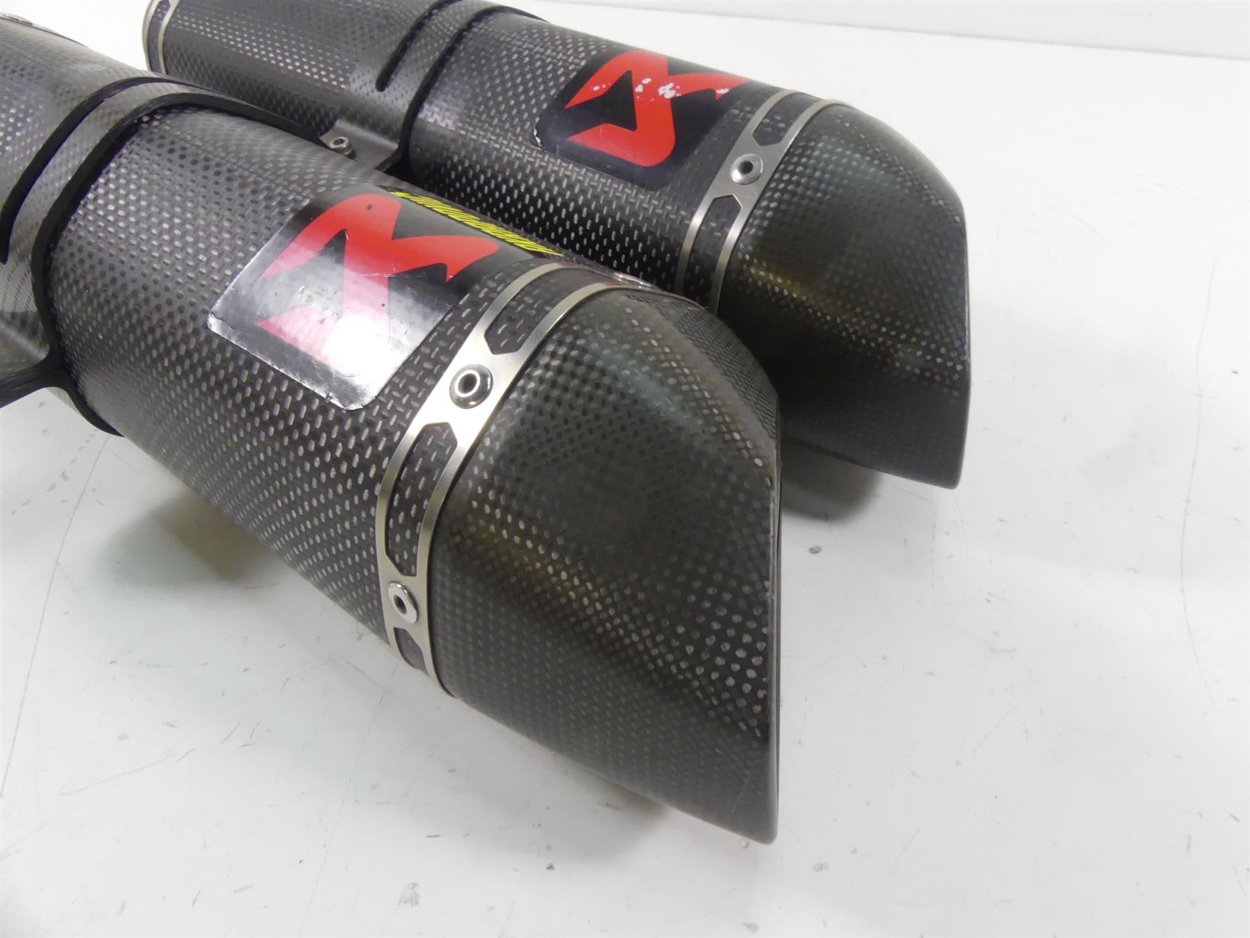2013 Ducati Streetfighter 848 Akrapovic Carbon Exhaust Muffler Set US D550 134S {{ shop.shopifyCountryName }} - Mototech271