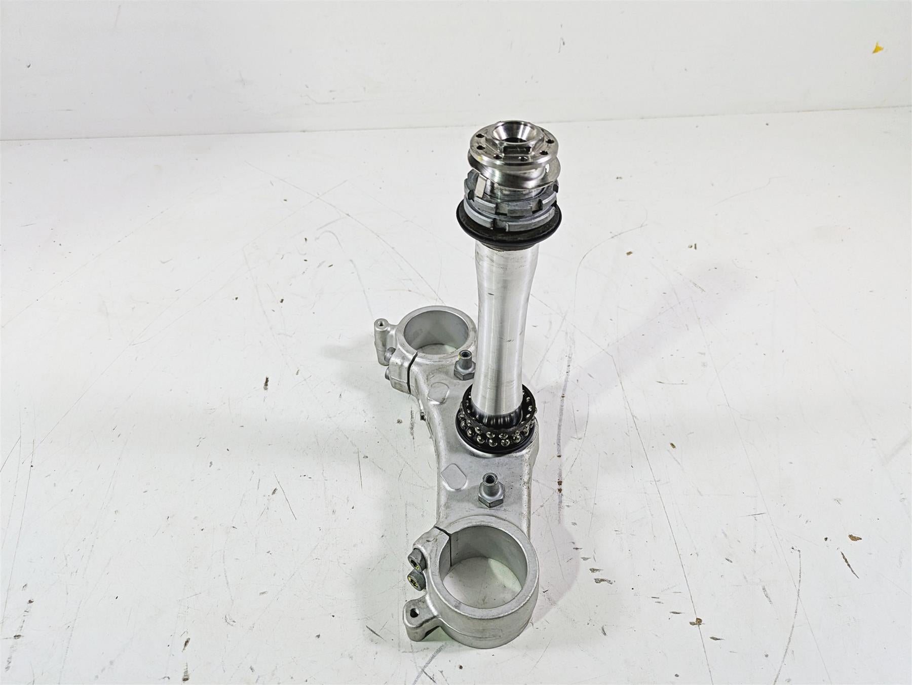 2021 Aprilia RS660 Lower Triple Tree Steering Clamp 2B005255 {{ shop.shopifyCountryName }} - Mototech271