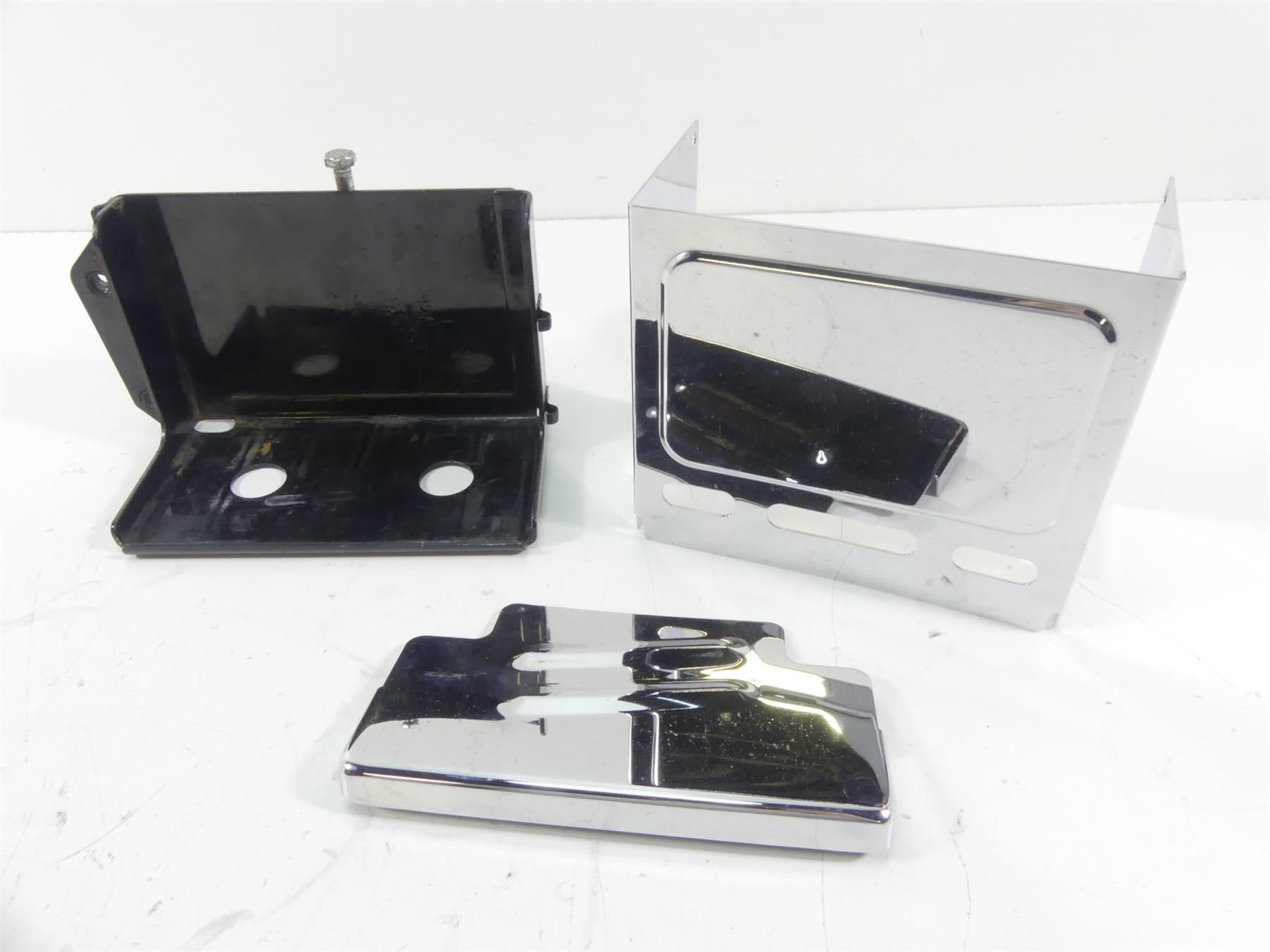 1995 Harley Dyna FXDL Low Rider Electrical Battery Chrome Cover Carrier 66347-91 {{ shop.shopifyCountryName }} - Mototech271