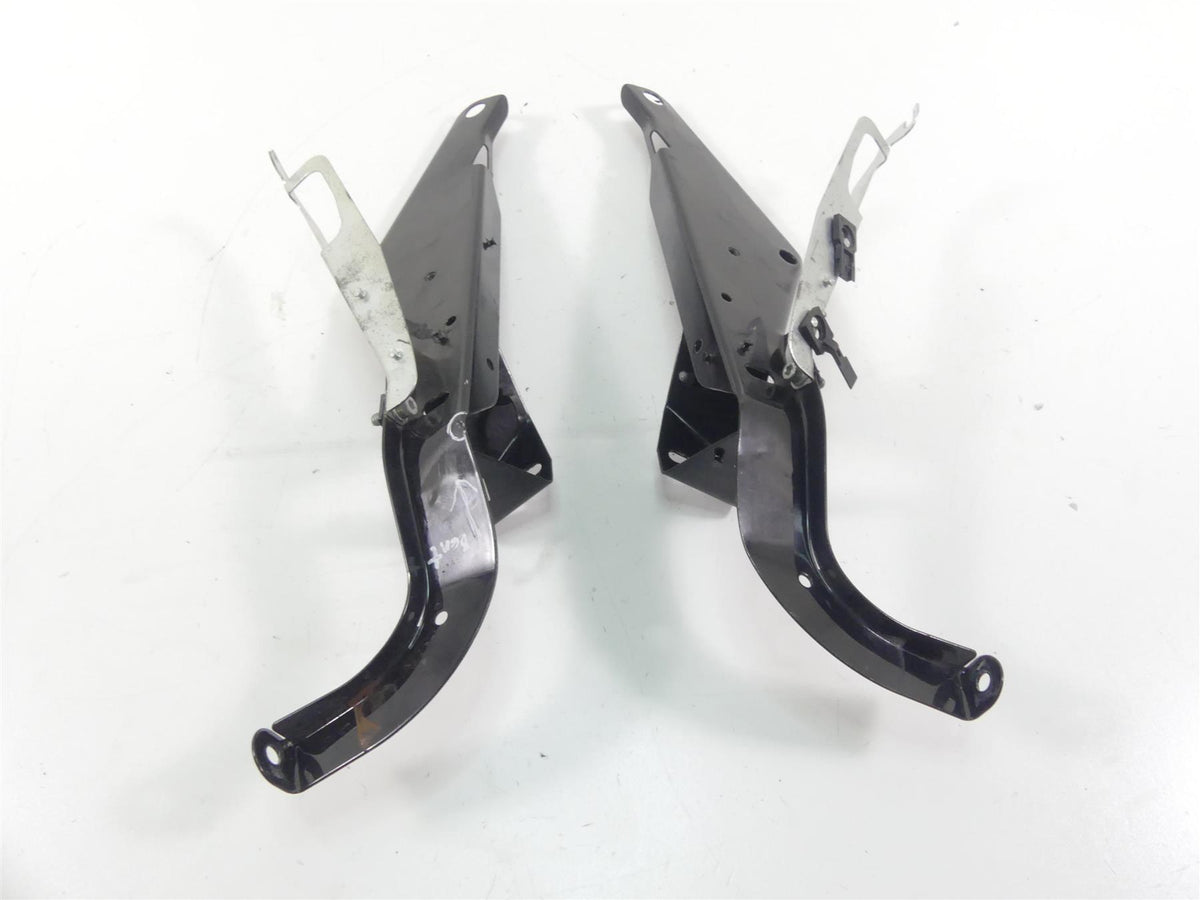 2009 Harley FLHTCU SE4 CVO E-Glide Front Fairing Mount Set - Read 58478-96B {{ shop.shopifyCountryName }} - Mototech271