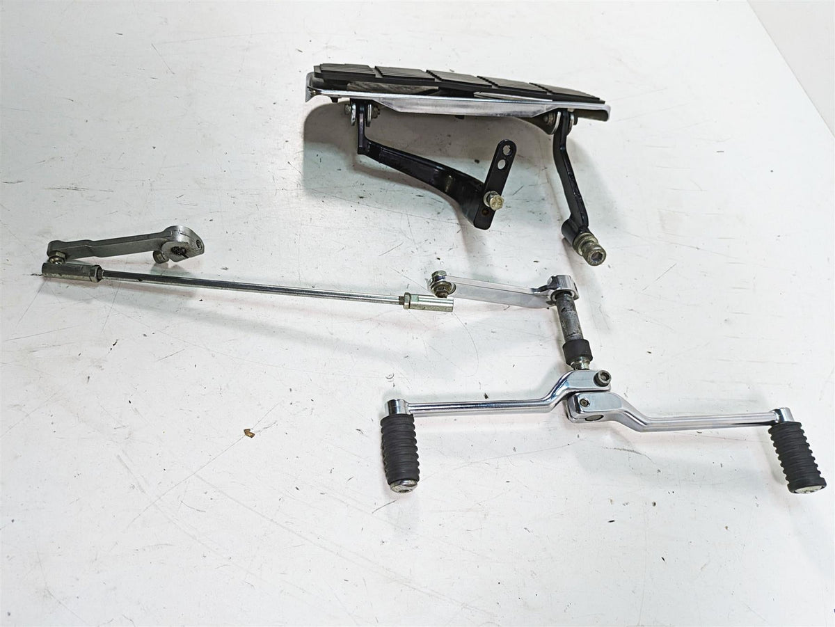2008 Harley FLHTCU Electra Glide Left Bent Floor Board + Shift Lever 33895-82E {{ shop.shopifyCountryName }} - Mototech271