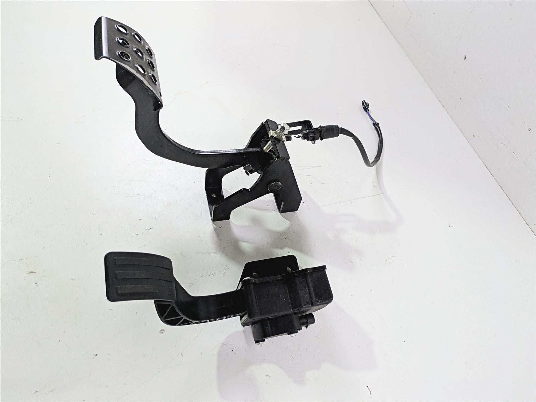 2023 Kawasaki Teryx KRX KRF 1000 C Foot Brake Accelerator Pedal Set 39075-0033 {{ shop.shopifyCountryName }} - Mototech271