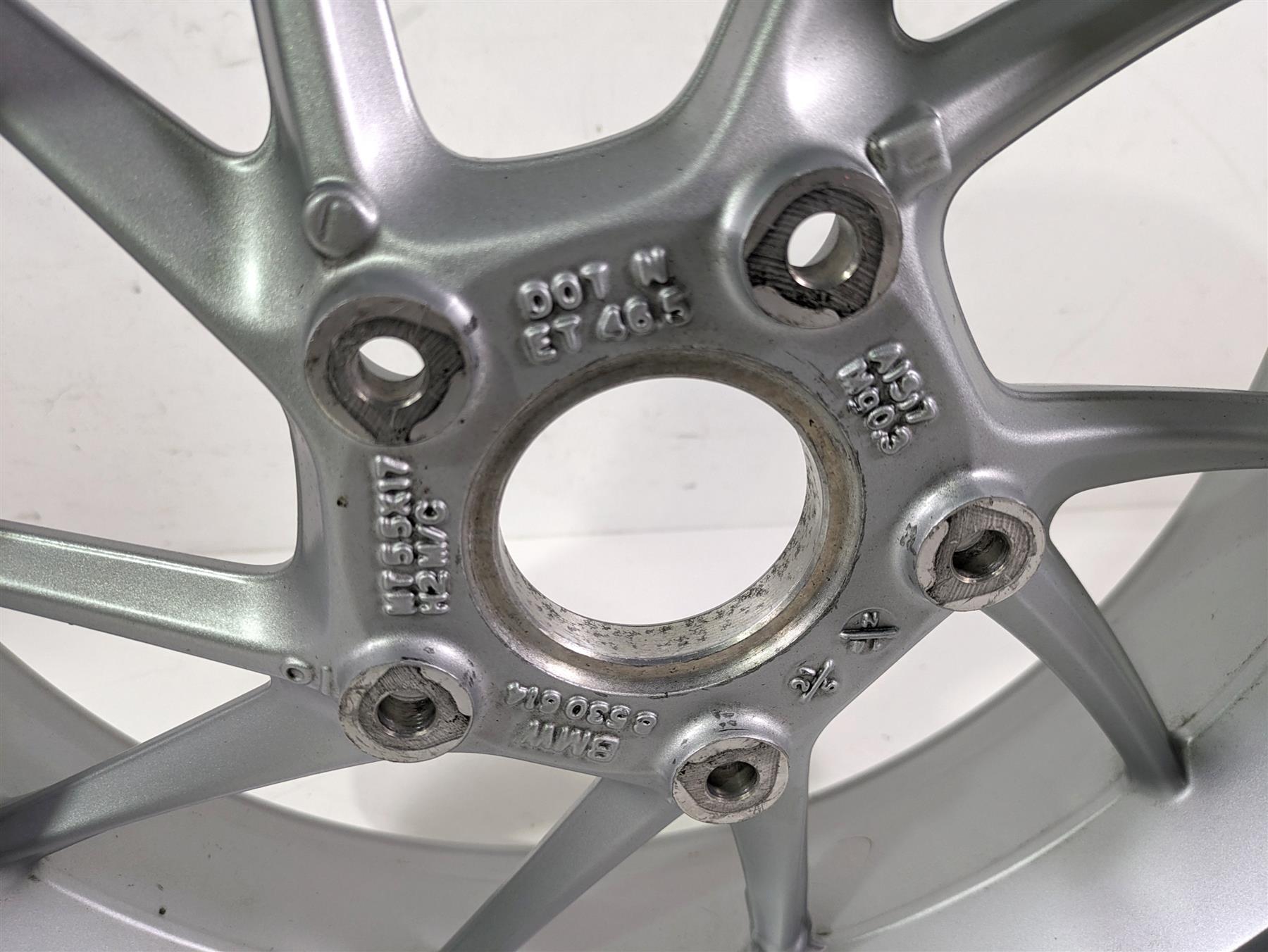 2022 BMW R1250 RT K052 Straight 17x5.5 Rear Wheel Rim 36317727235 {{ shop.shopifyCountryName }} - Mototech271