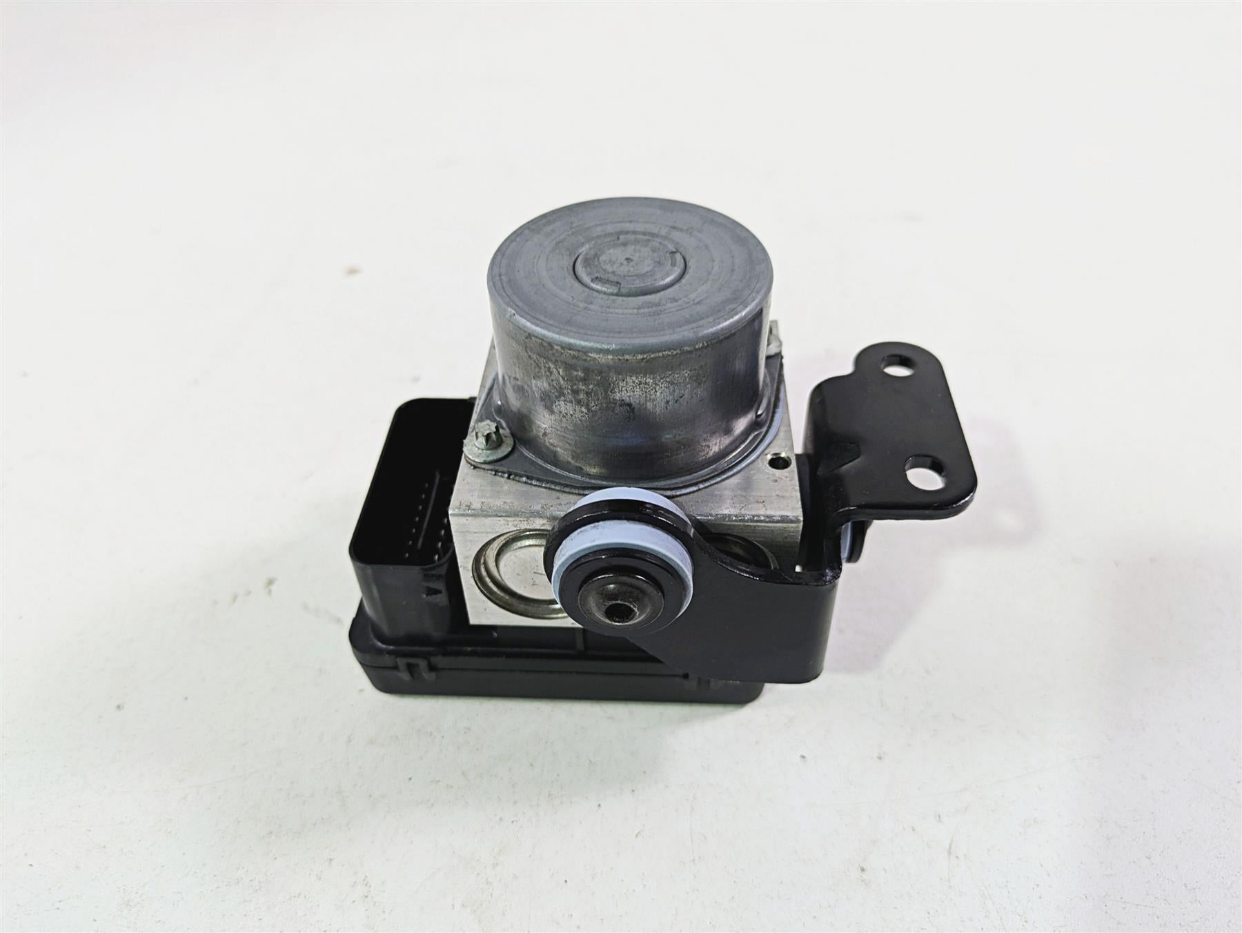 2013 Ducati Hypermotard 821 SP Abs Brake Pump Module 54240402A 54240331B {{ shop.shopifyCountryName }} - Mototech271