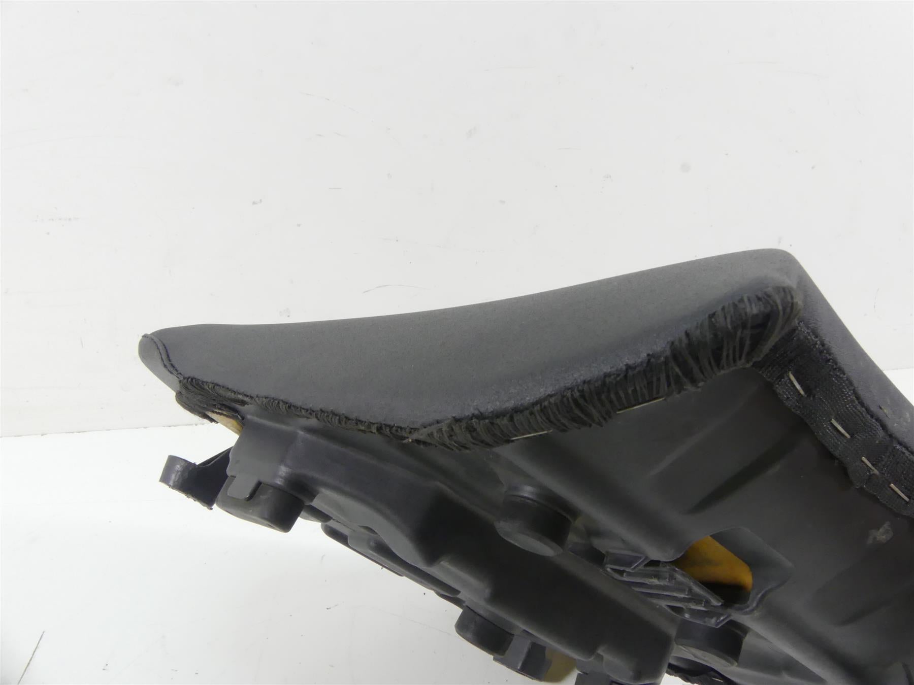 2004 Aprilia RSV1000 R Mille Front Rider Driver Seat Saddle AP8129319 {{ shop.shopifyCountryName }} - Mototech271