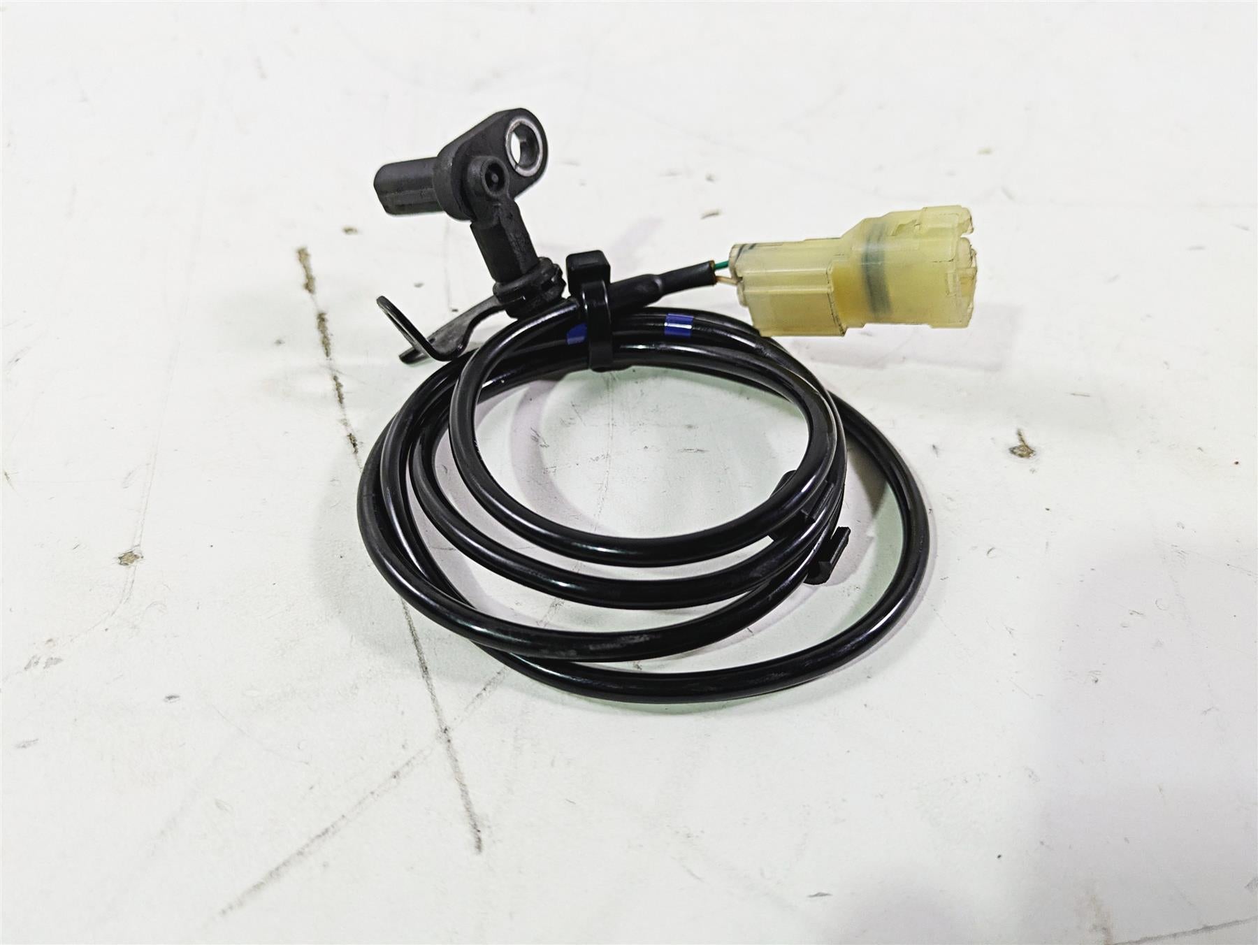 2019 Triumph Speed Triple RS 1050 Rear Abs Brake Wheel Speed Sensor T2021672 {{ shop.shopifyCountryName }} - Mototech271