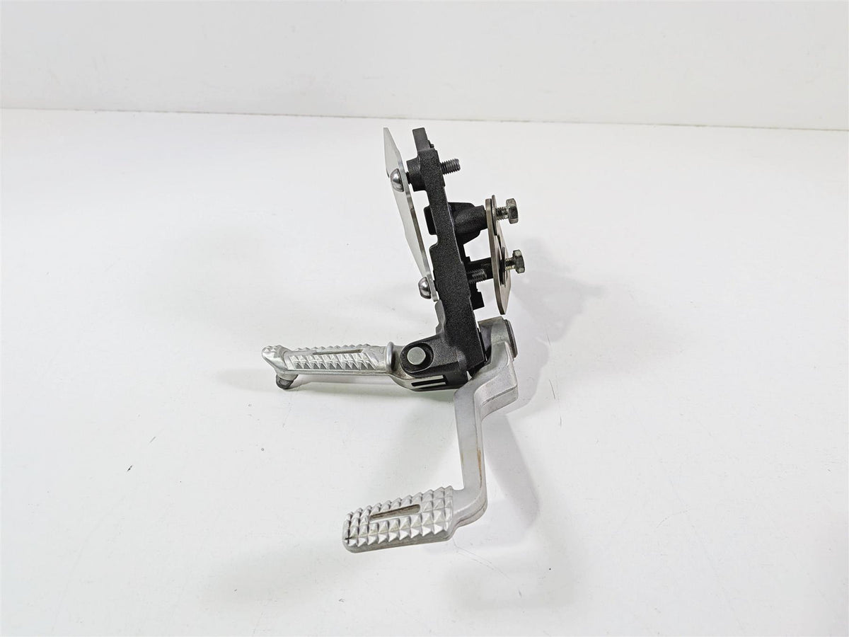 2019 Triumph Speed Triple RS 1050 Front Right Foot Peg & Brake Pedal T2081844 {{ shop.shopifyCountryName }} - Mototech271