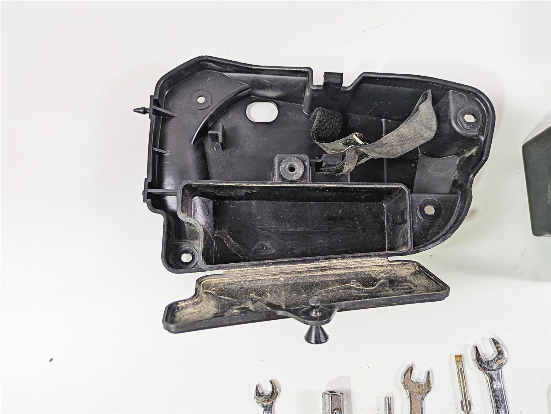 2008 Kawasaki VN1600 Vulcan Nomad Tool Kit & Plastic Carrier Set 32098-1137 {{ shop.shopifyCountryName }} - Mototech271