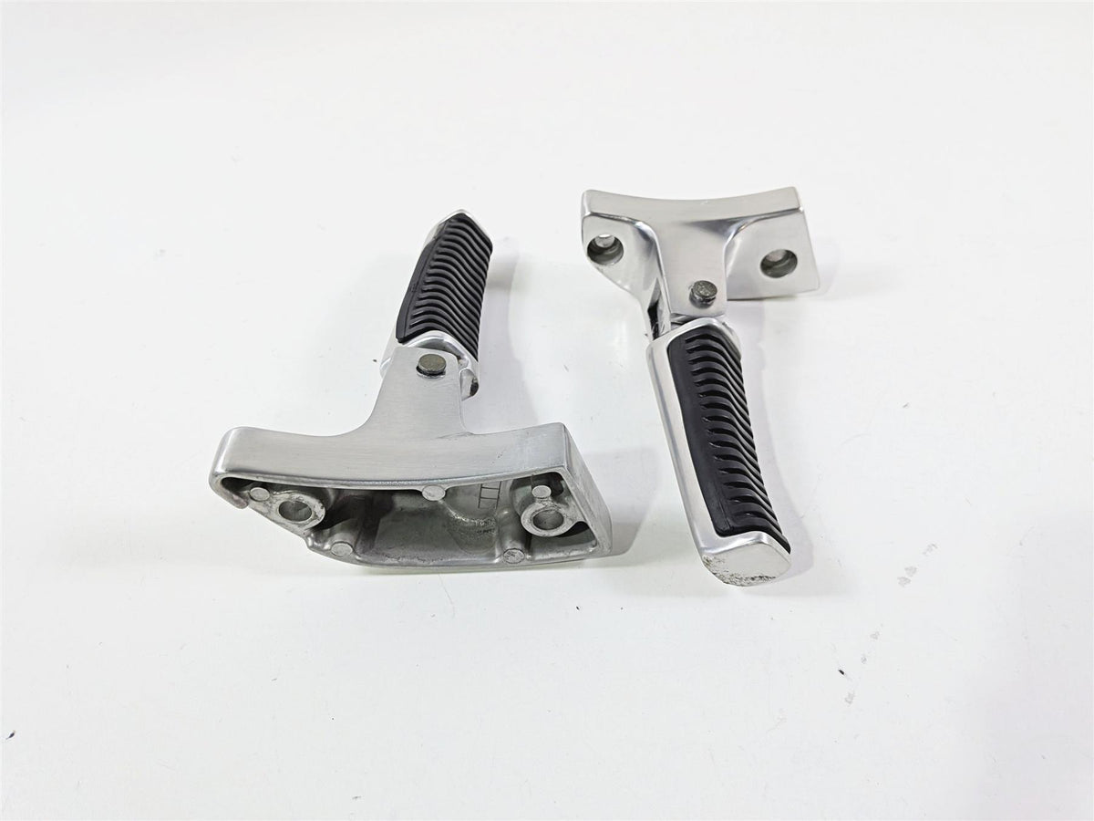 2006 Suzuki C90 VL1500T Boulevard Rear Passenger Footpeg Set 43811-10F10 {{ shop.shopifyCountryName }} - Mototech271