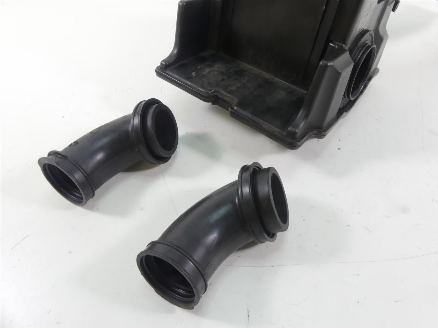 2009 BMW R1200GS K25 Air Box Filter Cleaner + Tubes & Front Air Ram 13717672506 {{ shop.shopifyCountryName }} - Mototech271