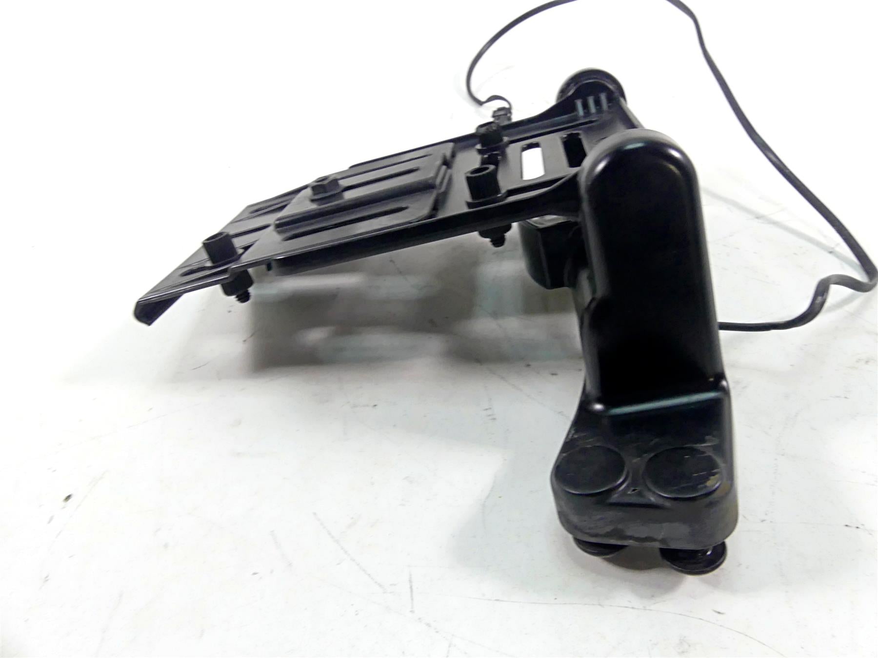 2015 Harley VRSCF Muscle V-Rod Side License Plate Holder 69390-09 {{ shop.shopifyCountryName }} - Mototech271