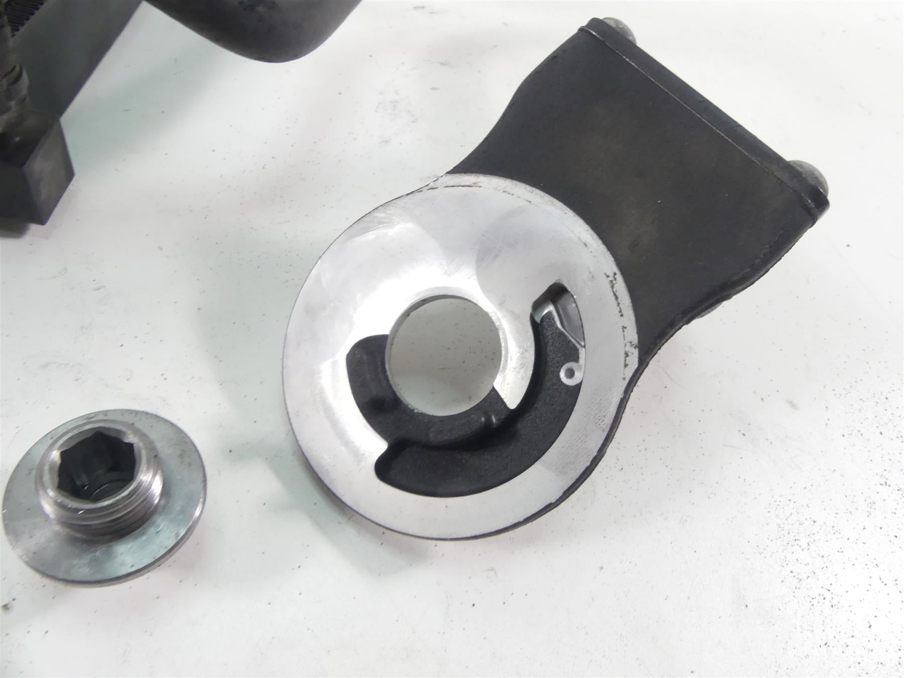2012 Harley Touring FLHX Street Glide Oil Cooler + Flange & Cover 63083-11 {{ shop.shopifyCountryName }} - Mototech271