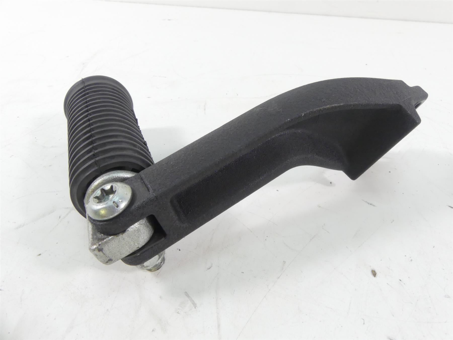 2009 Harley FXDF Dyna Fat Bob Rear Passenger Footpeg Set 49224-06A 49230-06 {{ shop.shopifyCountryName }} - Mototech271