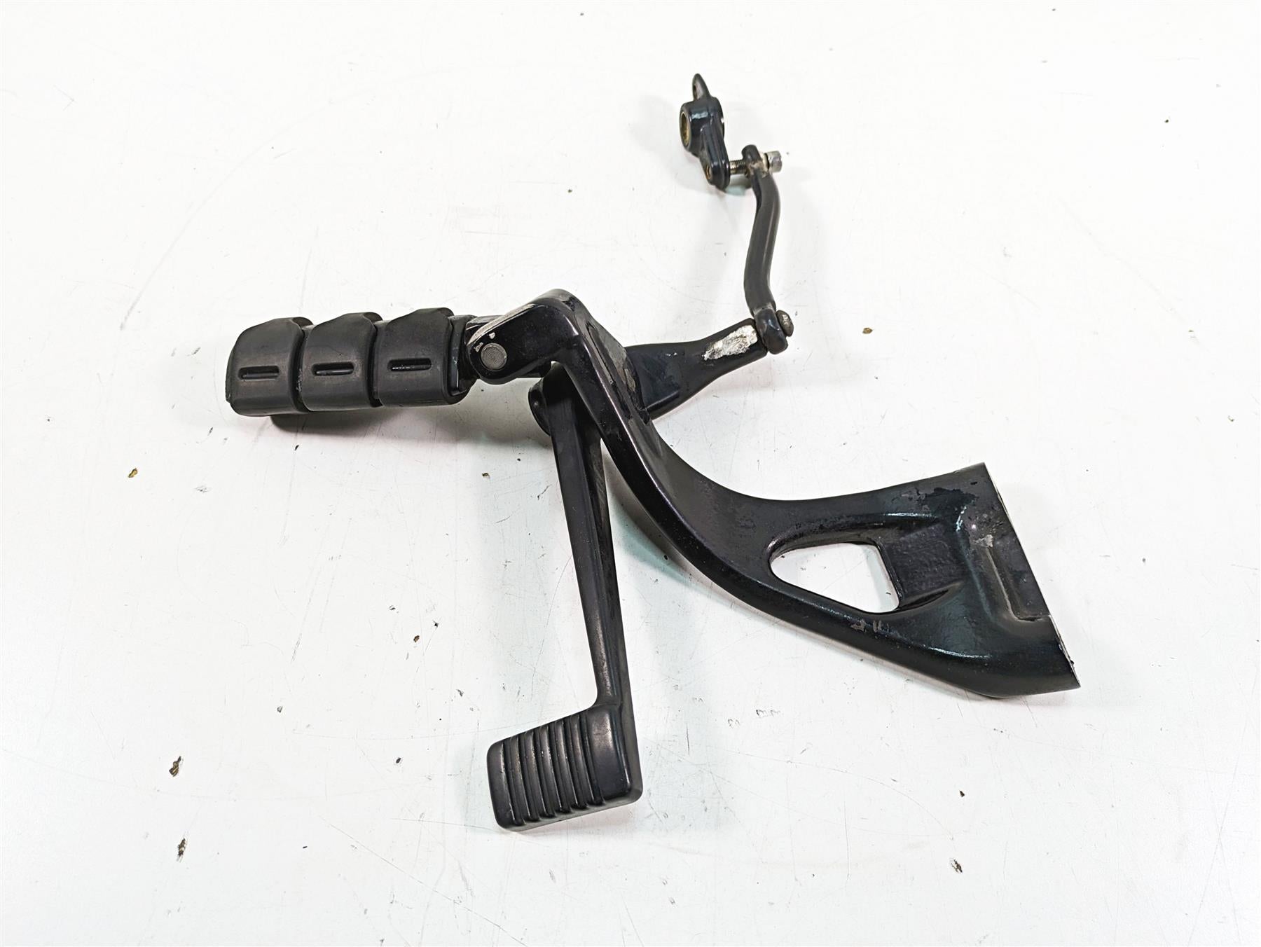 2020 Harley Softail FXBB Street Bob Right Foot Peg & Brake Pedal 50500601 {{ shop.shopifyCountryName }} - Mototech271