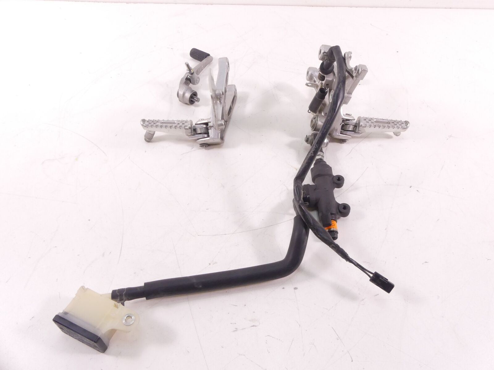 2012 Honda CBR600RR Front Rider Left Right Footpeg Rest Set 50700-MFJ-D00 {{ shop.shopifyCountryName }} - Mototech271