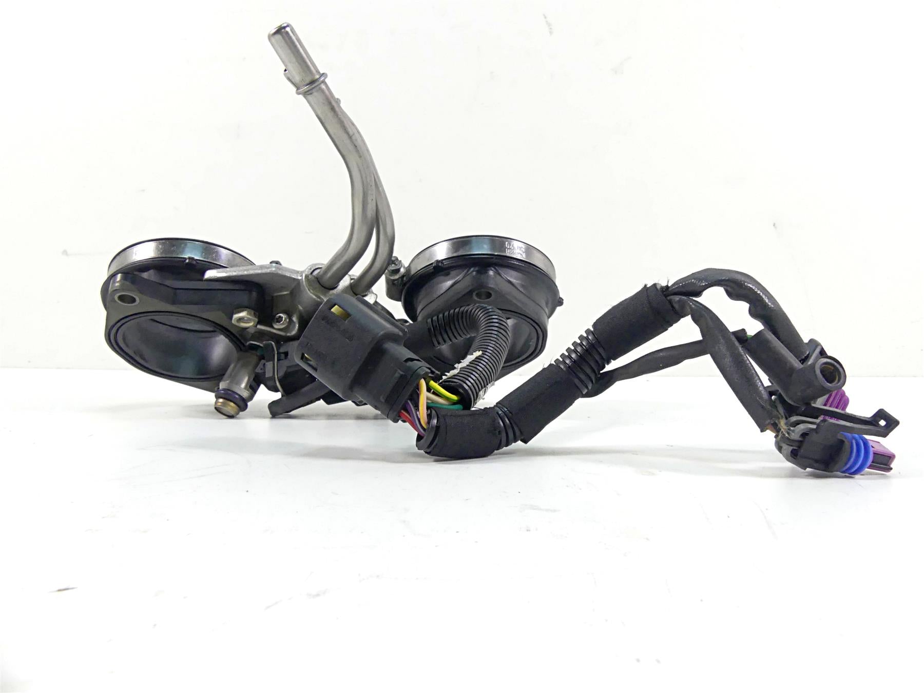 2013 Harley VRSCF Muscle Vrod Fuel Gas Petrol Injectors Set 27662-01B 27665-01A {{ shop.shopifyCountryName }} - Mototech271