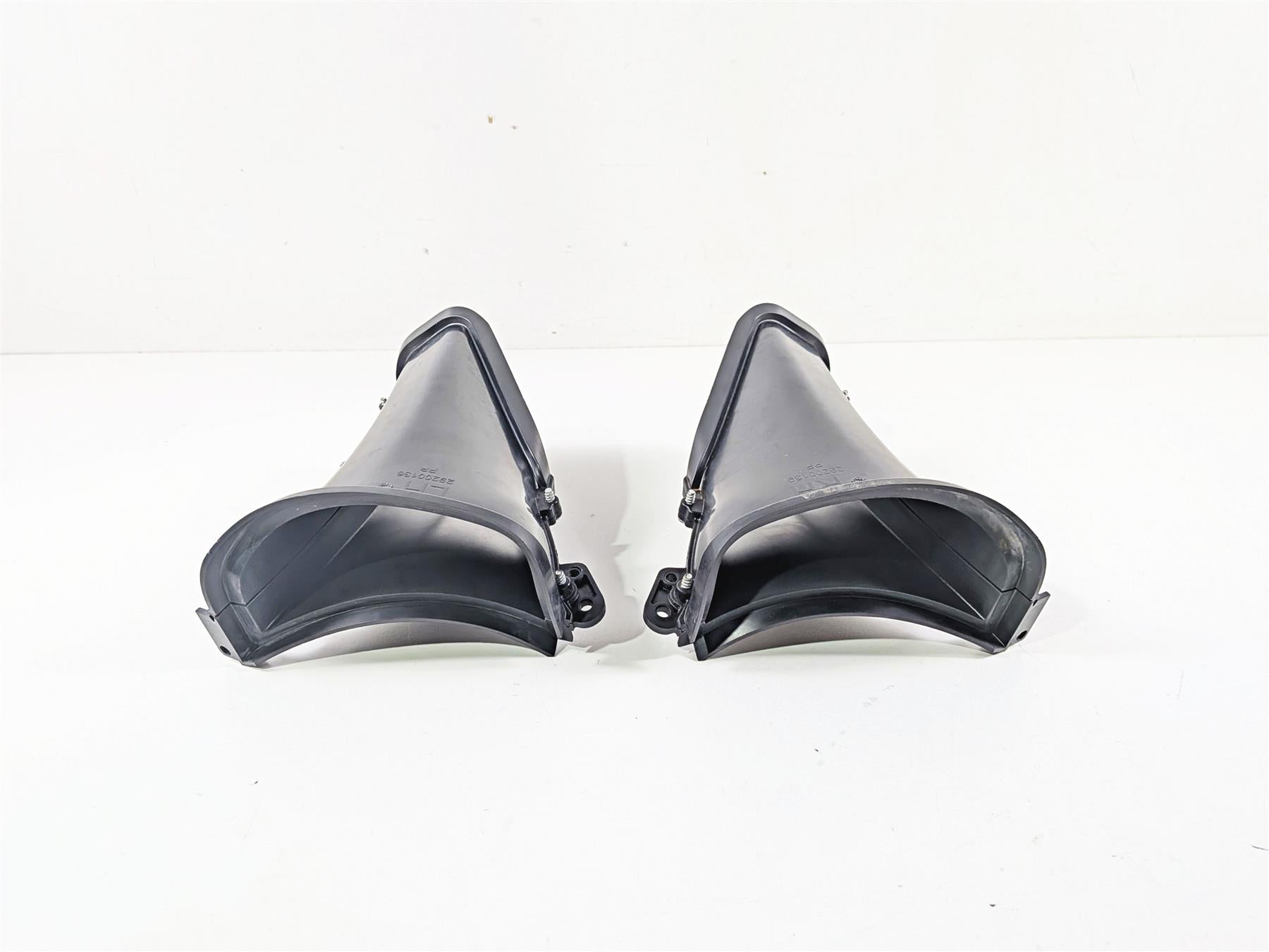 2020 Harley Touring FLTRK Road Glide Front Air Inlet Duct Set 29200136 292001393 {{ shop.shopifyCountryName }} - Mototech271